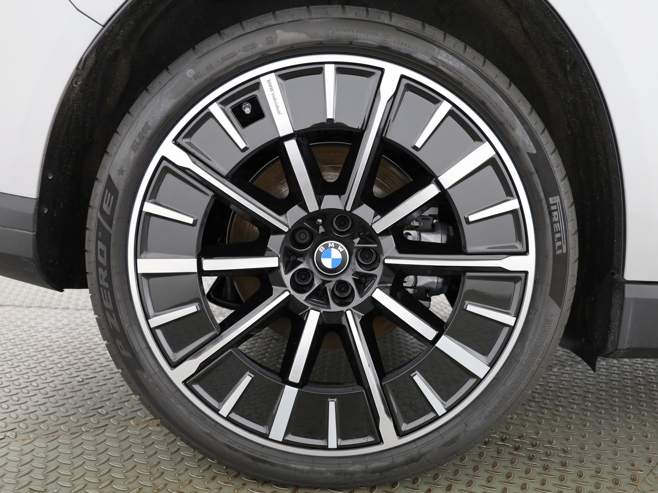 BMW iX3 50 xDrive-image-7