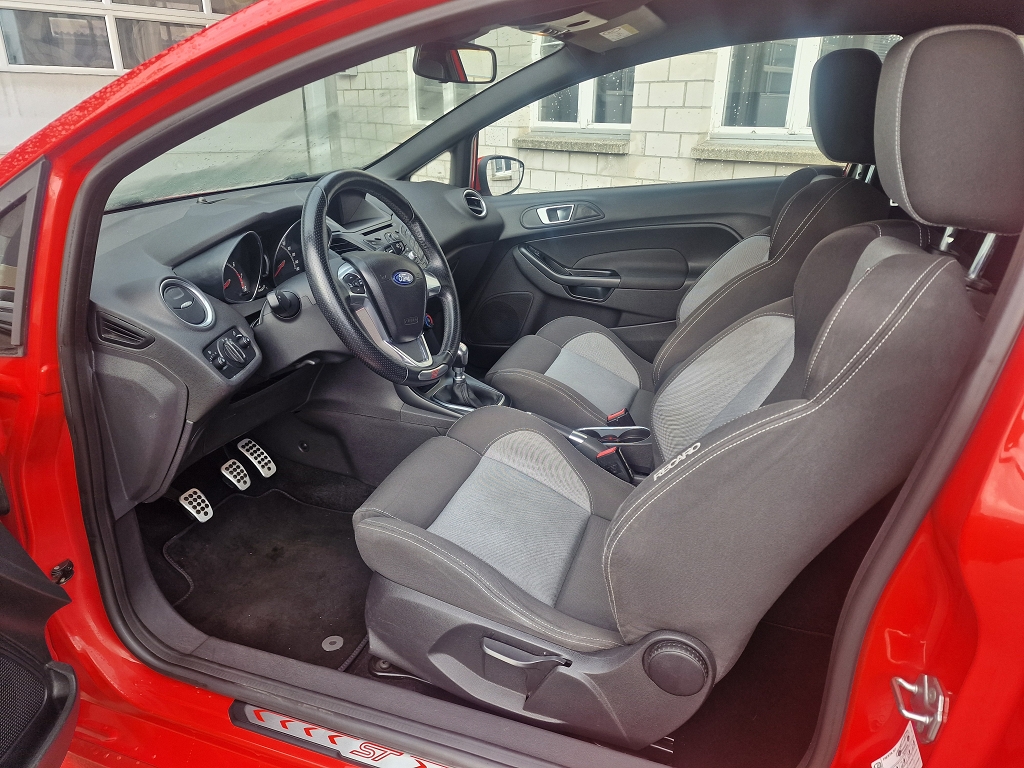 FORD Fiesta 1.6 EcoB ST-image-6