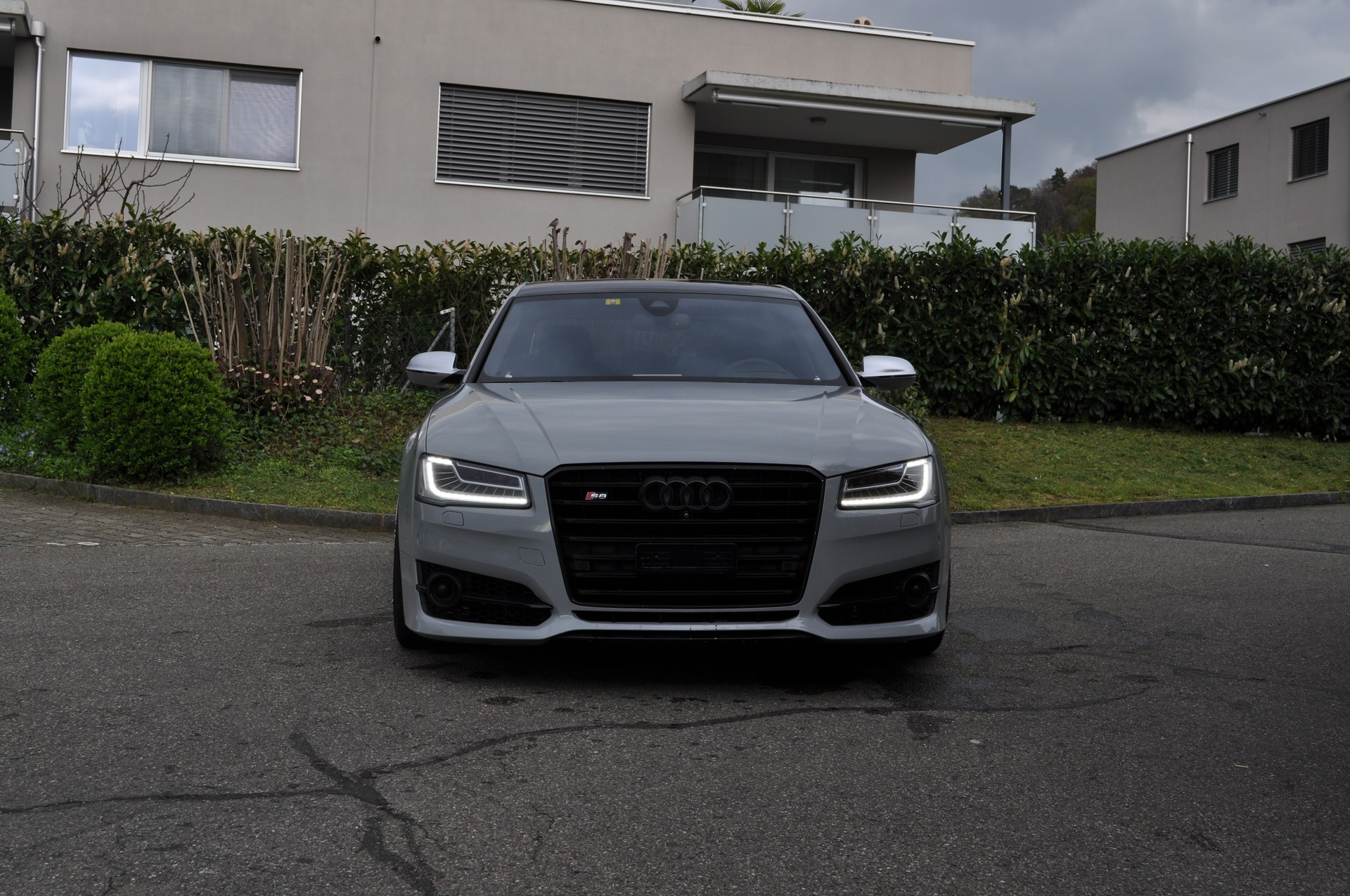 AUDI S8 4.0 TFSI V8 quattro tiptronic-image-1