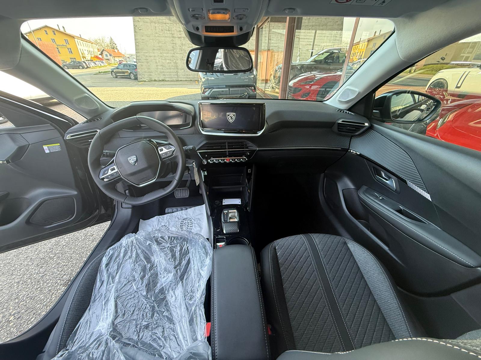 PEUGEOT 208 1.2 MHEV 145 Allure-image-8