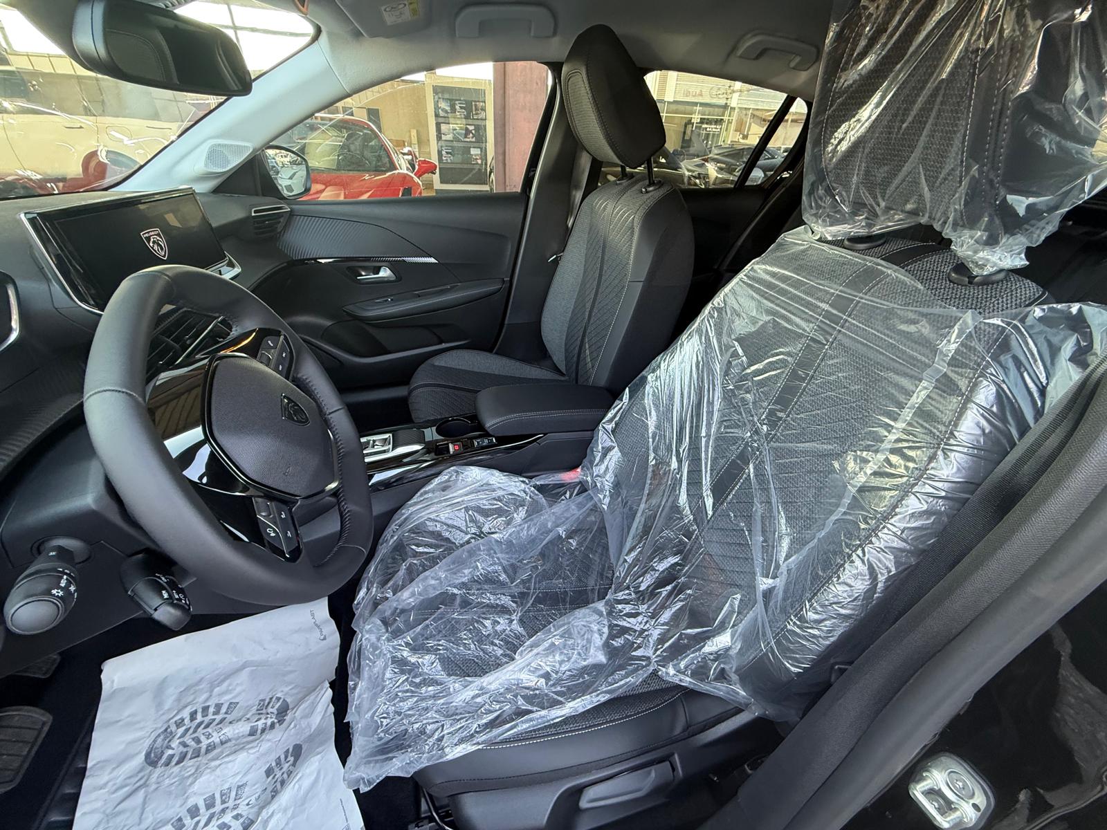 PEUGEOT 208 1.2 MHEV 145 Allure-image-6
