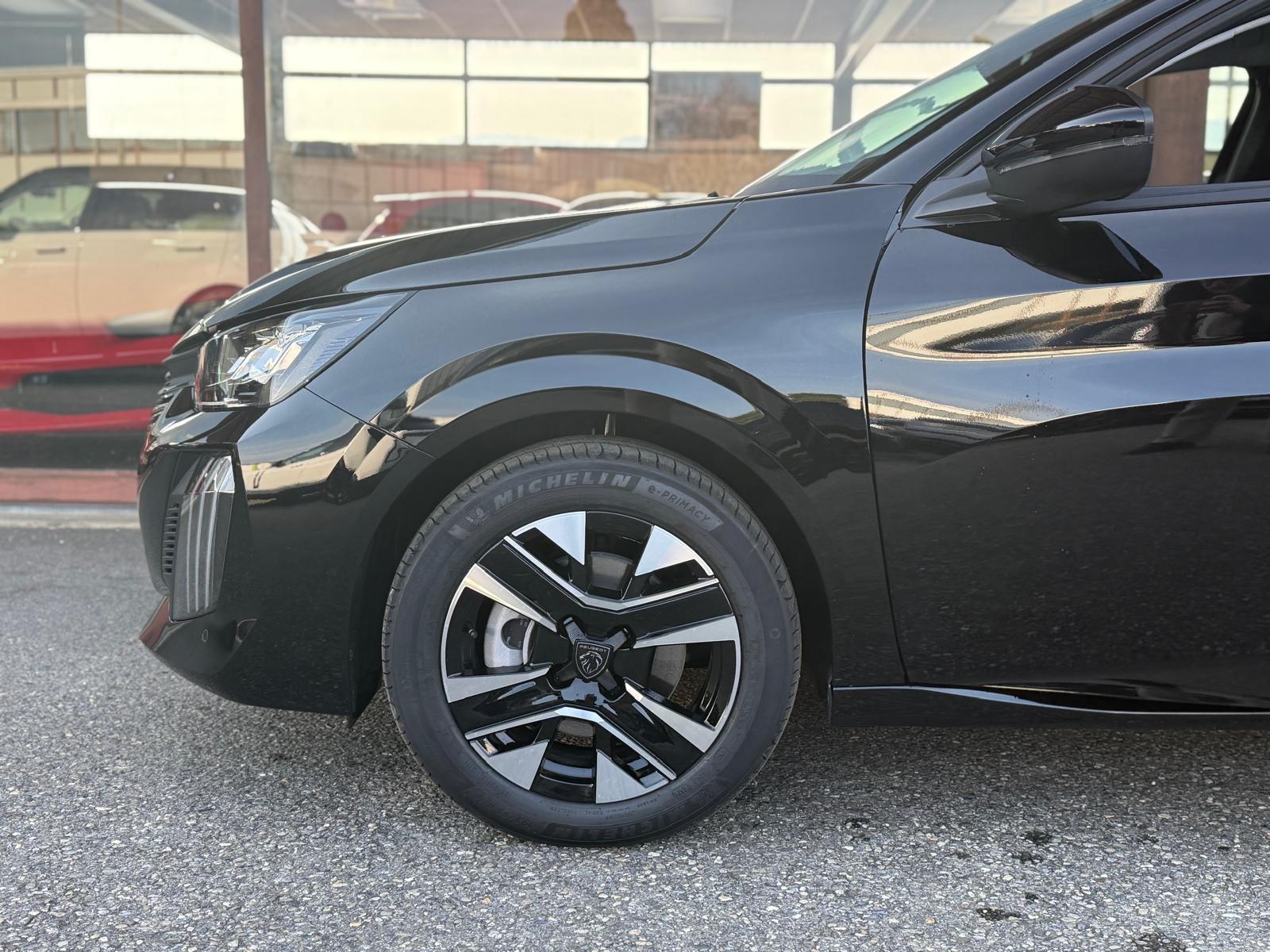 PEUGEOT 208 1.2 MHEV 145 Allure-image-5