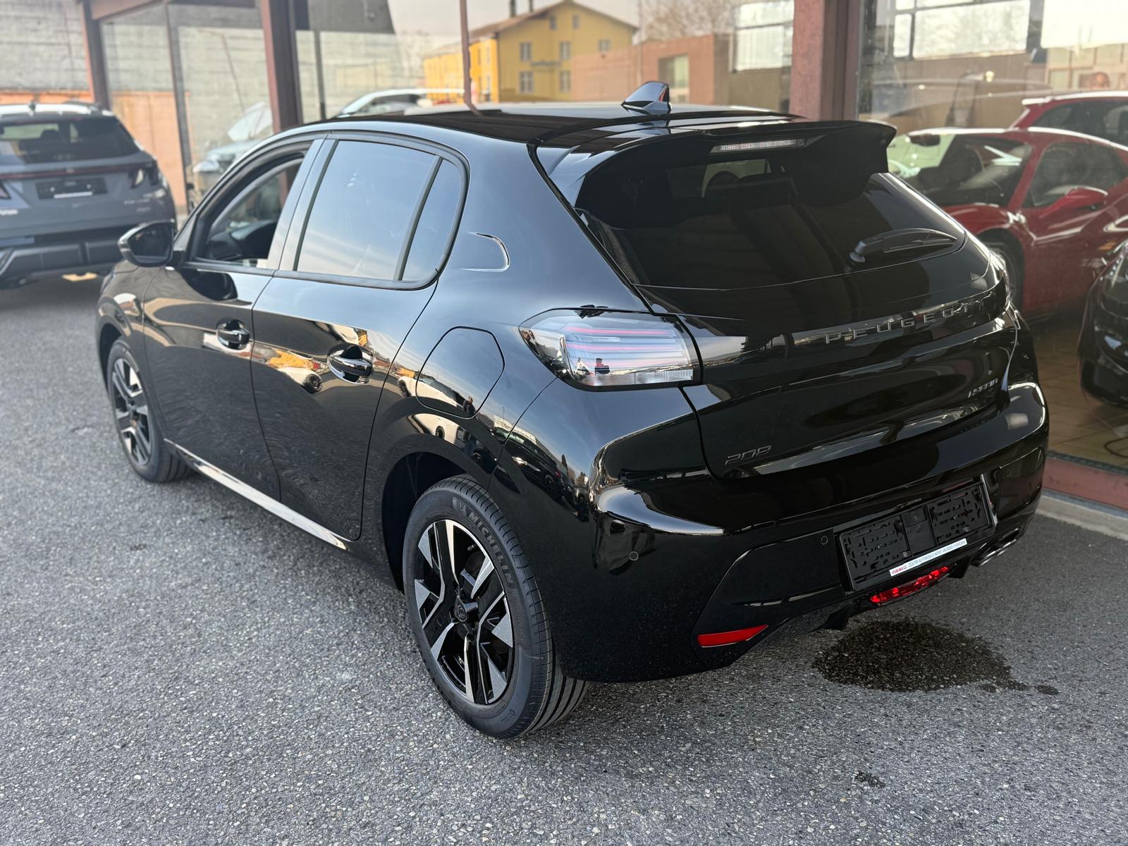 PEUGEOT 208 1.2 MHEV 145 Allure-image-3