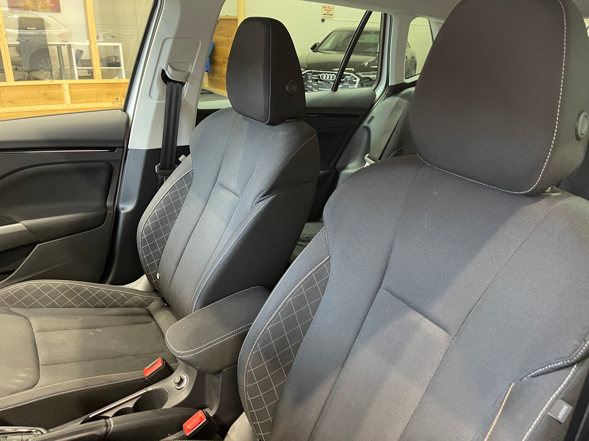 SKODA Kamiq 1.0 TSI Style DSG-image-9
