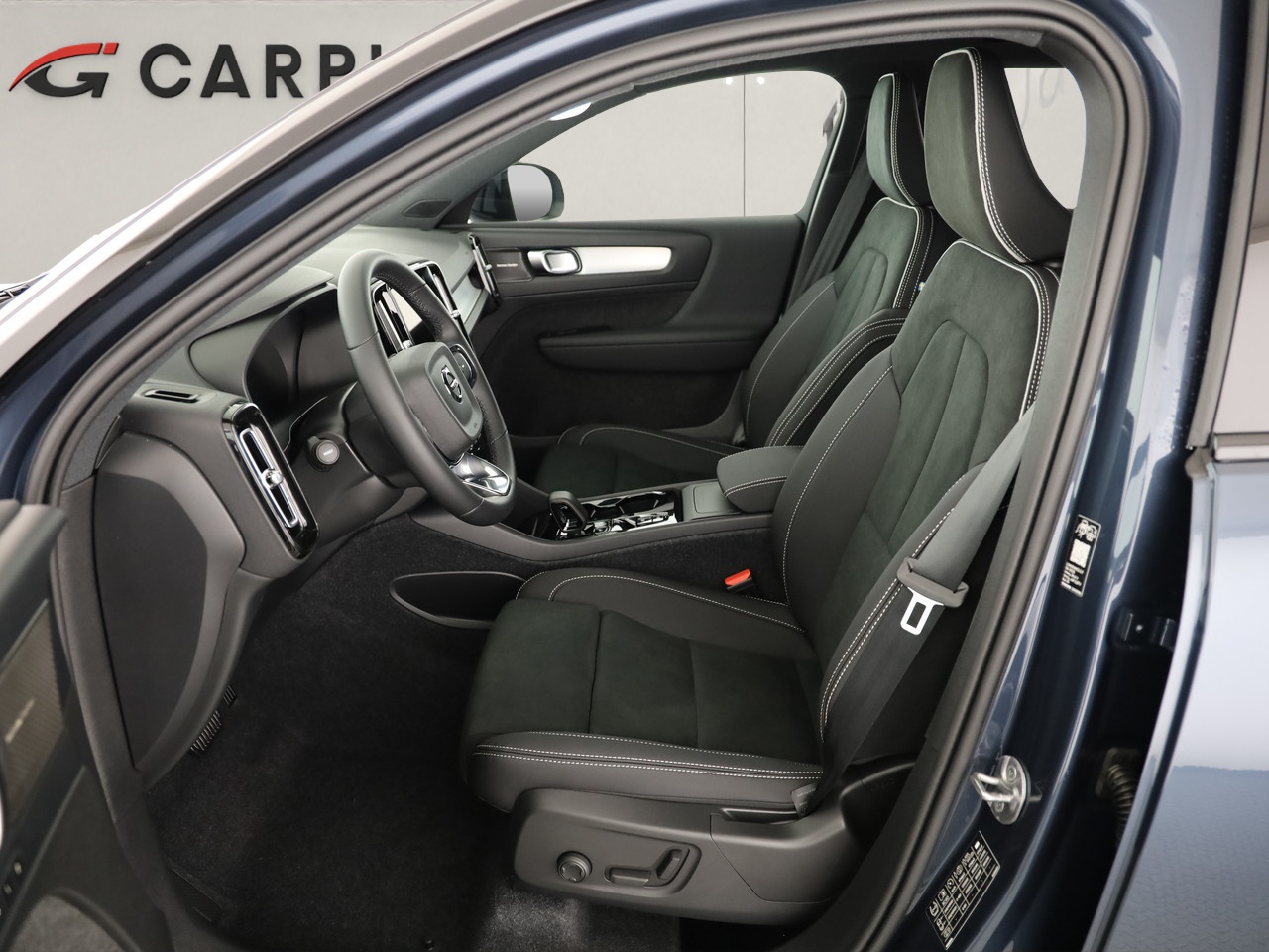 VOLVO XC40 2.0 B4 MH Black Edition-image-6