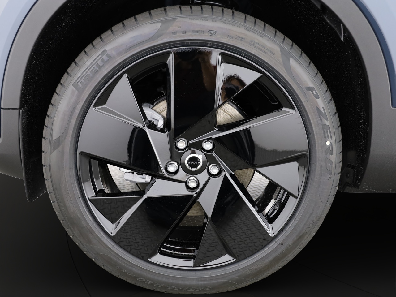VOLVO XC40 2.0 B4 MH Black Edition-image-3