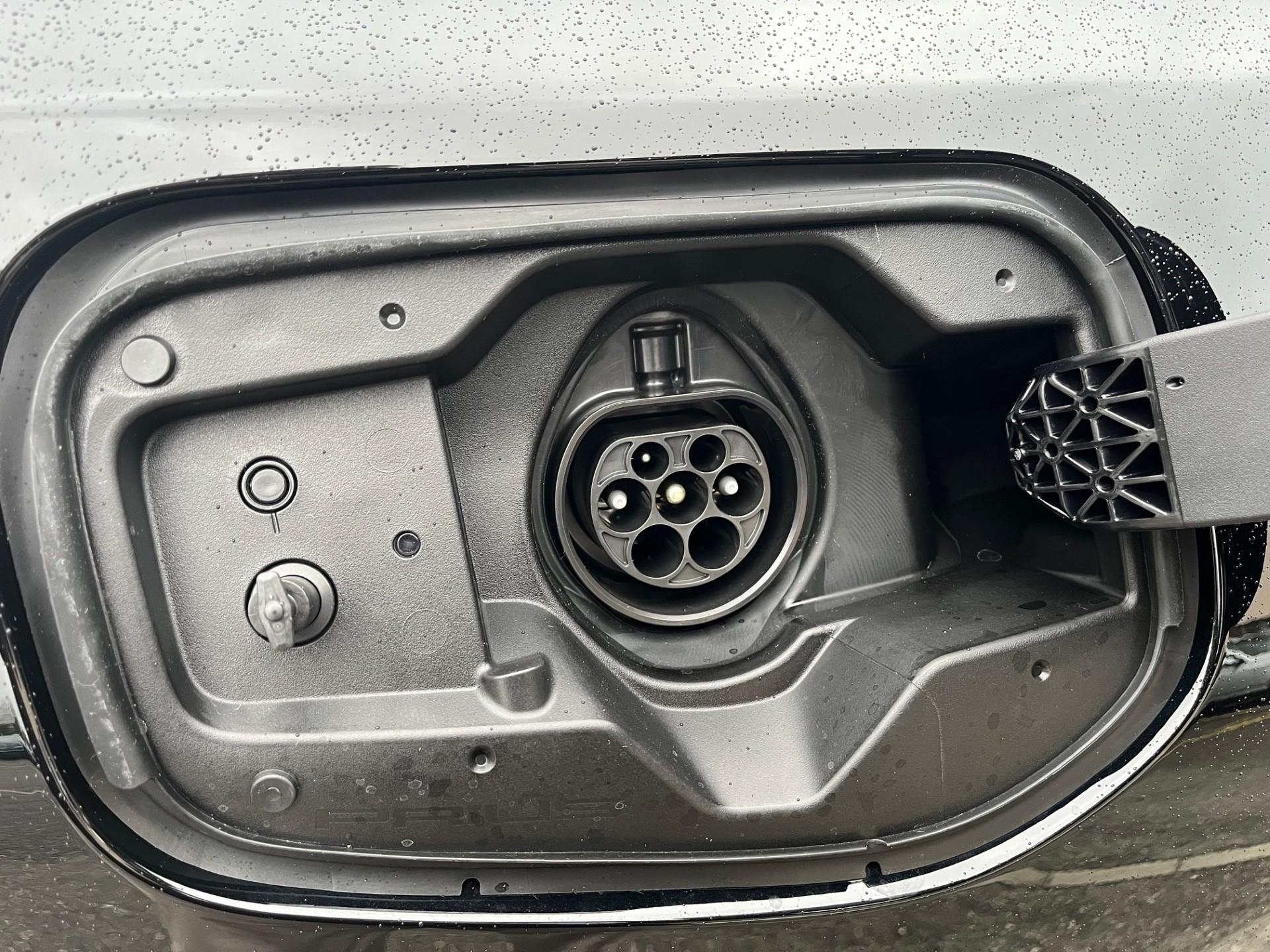 TOYOTA Prius 2,0 VVT-i Plug-in Hybrid Premium-image-18