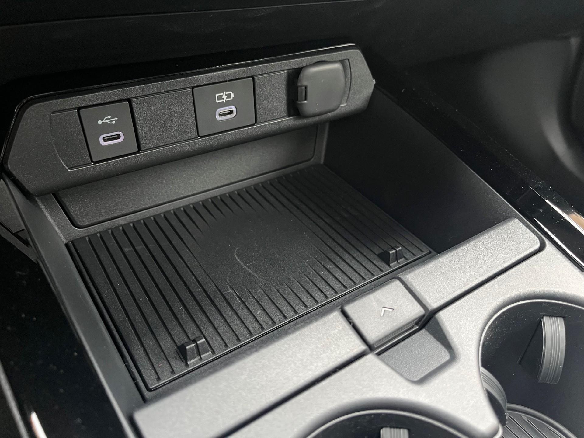 TOYOTA Prius 2,0 VVT-i Plug-in Hybrid Premium-image-8