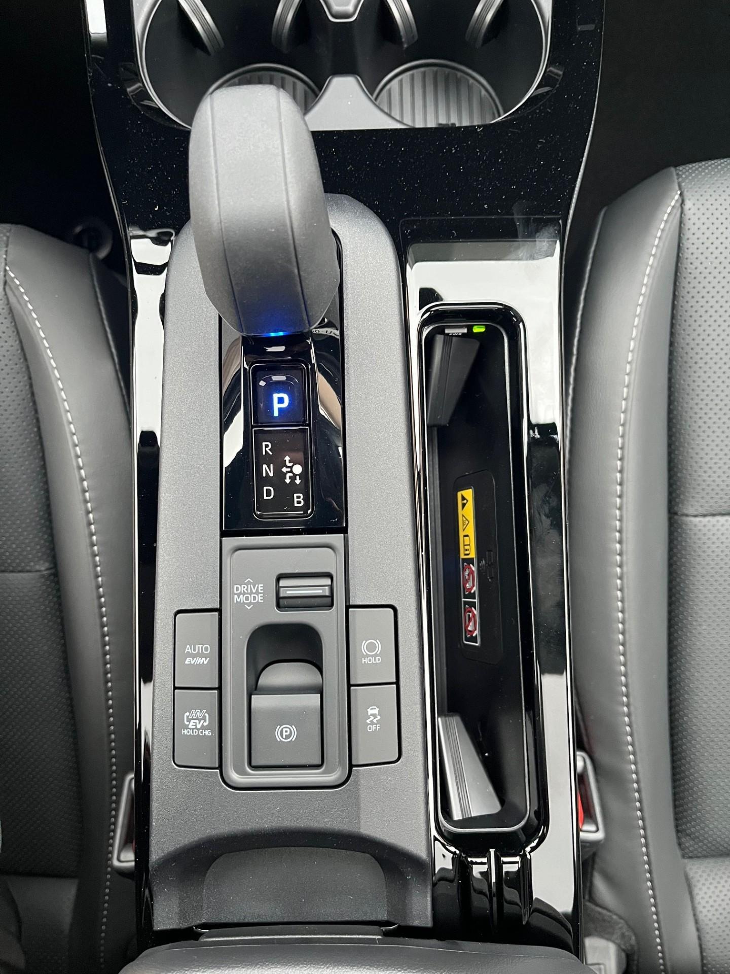 TOYOTA Prius 2,0 VVT-i Plug-in Hybrid Premium-image-10