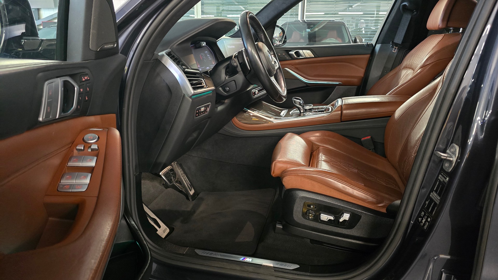 BMW X7 xDrive 40i Steptronic M Sport-image-17