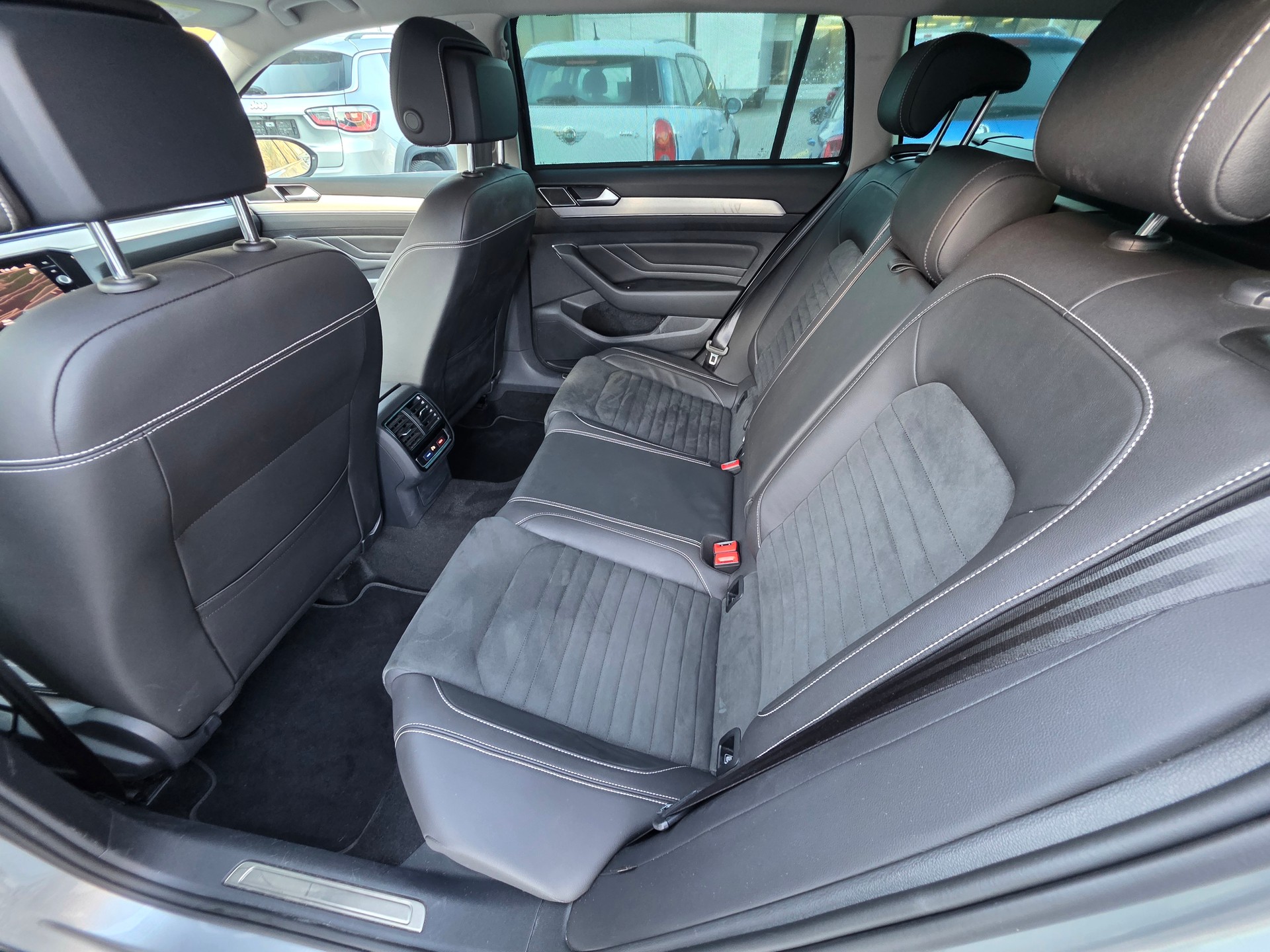 VW Passat Variant 1.5 TSI EVO Business DSG-image-9