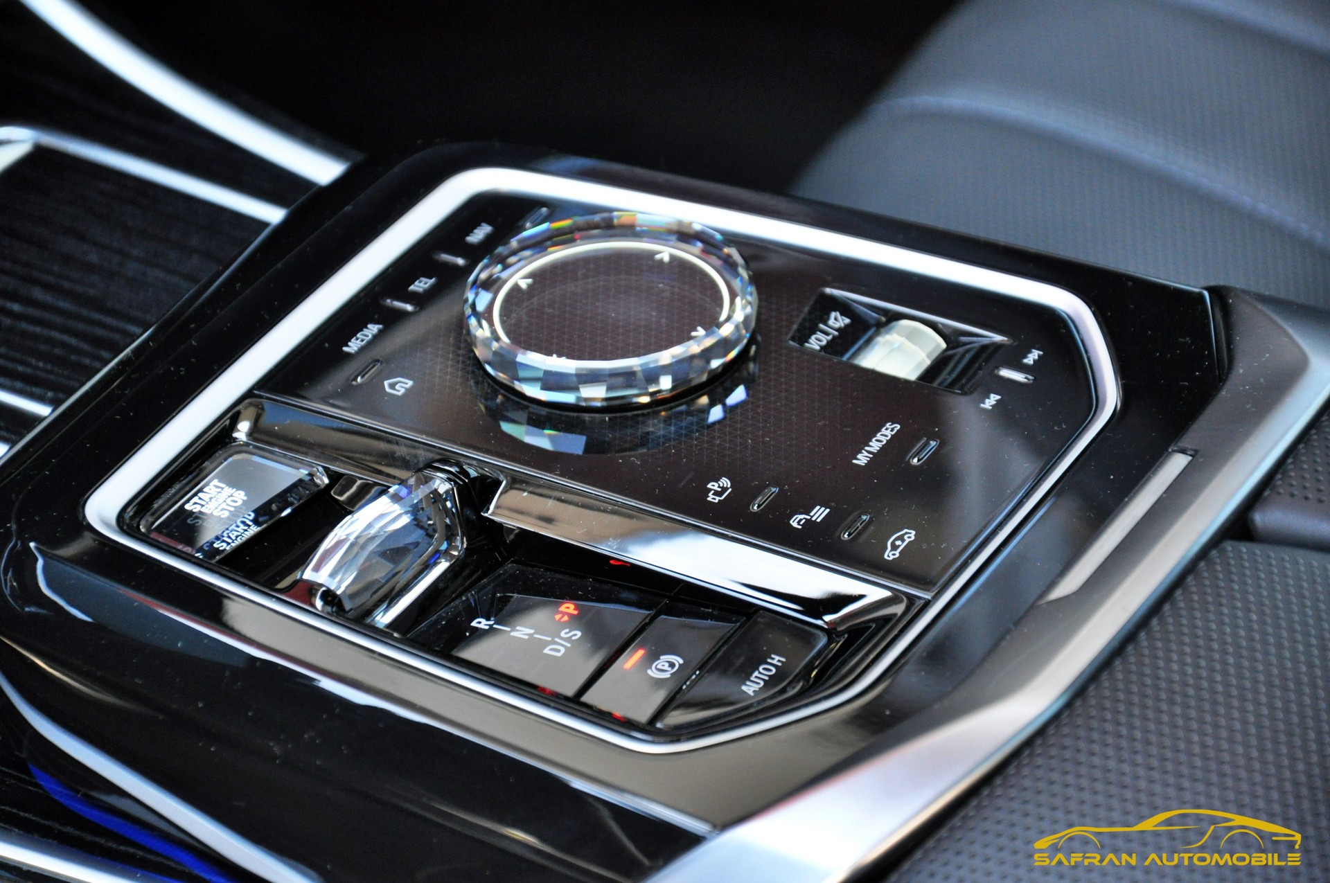 BMW 740d xDrive 48V M Sport Pro Steptronic-image-14