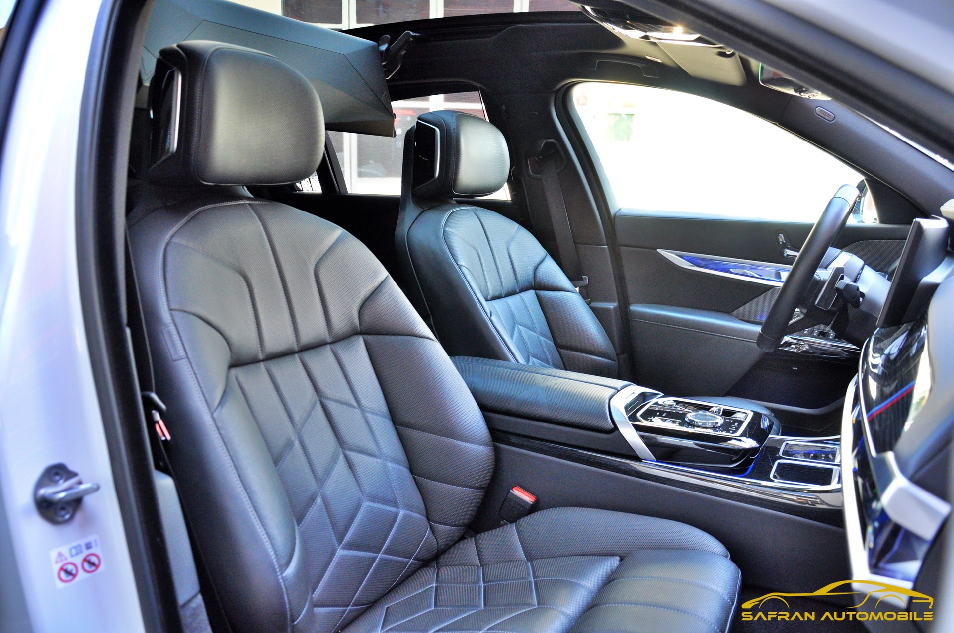 BMW 740d xDrive 48V M Sport Pro Steptronic-image-9