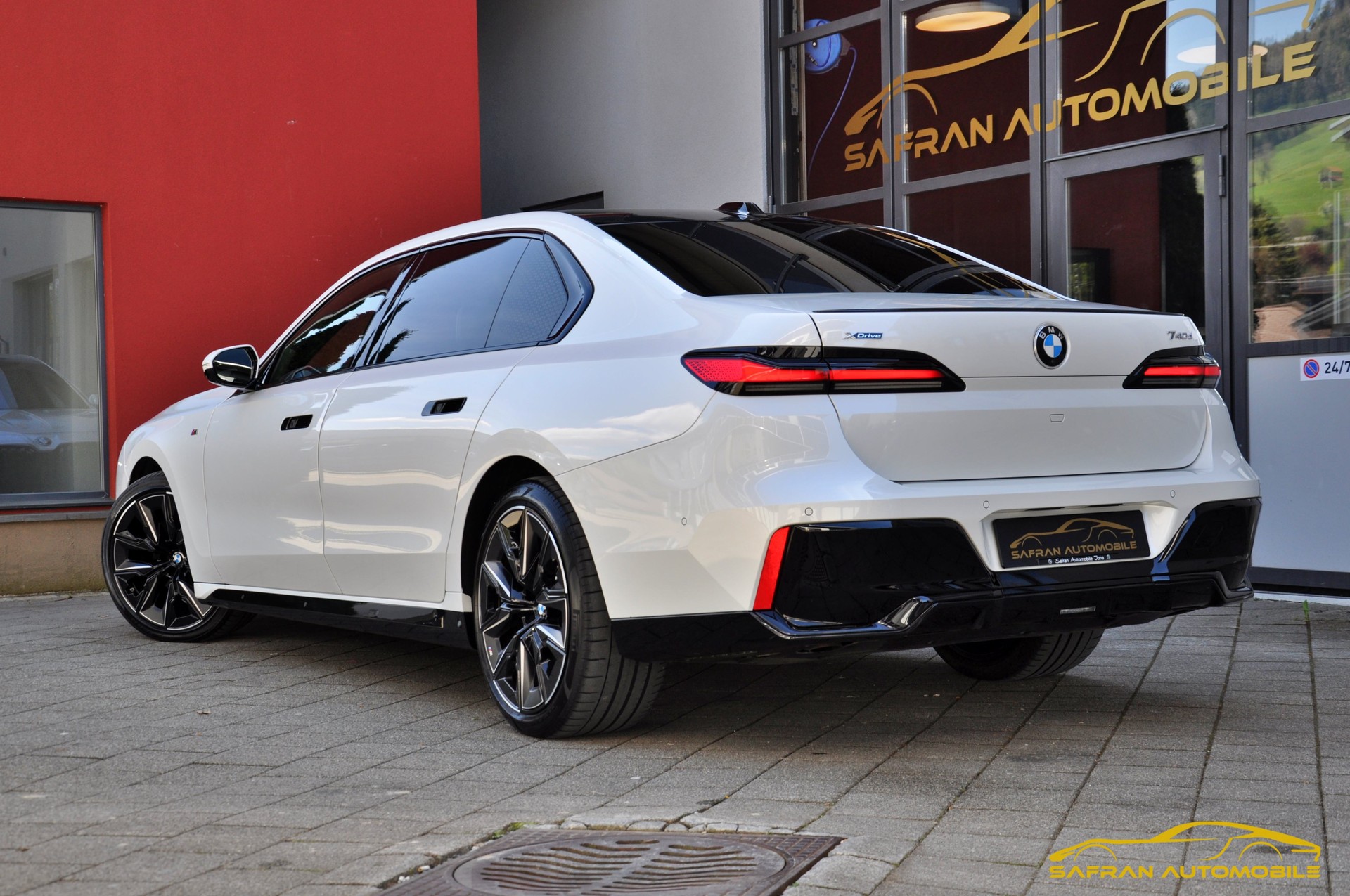 BMW 740d xDrive 48V M Sport Pro Steptronic-image-4