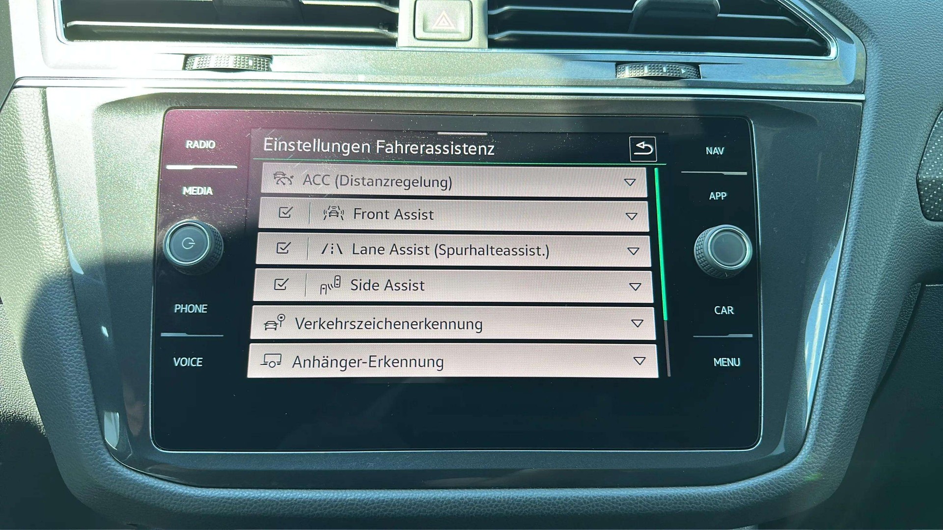 VW Tiguan Allspace 2.0 TDI SCR R-Line 4Motion DSG 7 Plätzer mit AHK & Black Style-image-19