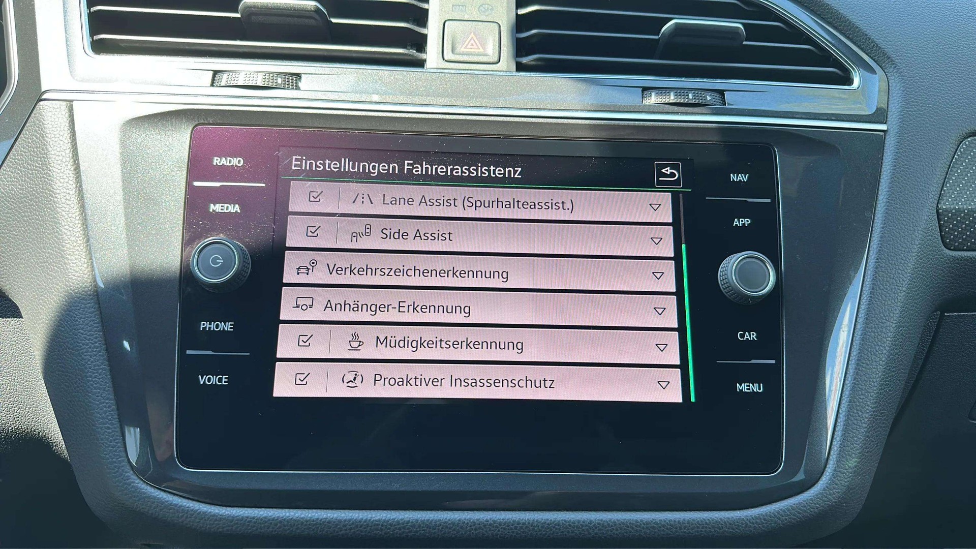 VW Tiguan Allspace 2.0 TDI SCR R-Line 4Motion DSG 7 Plätzer mit AHK & Black Style-image-20