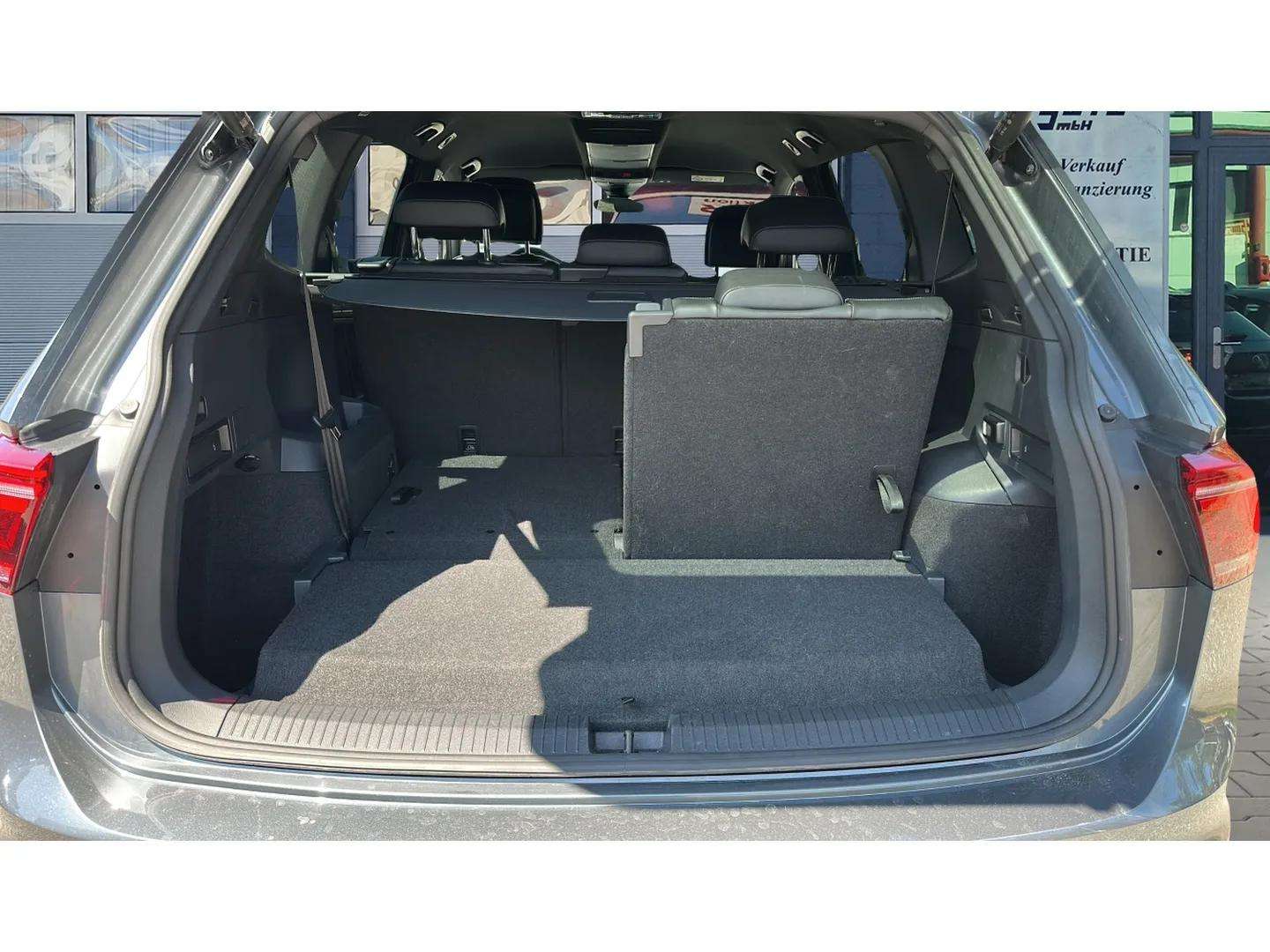 VW Tiguan Allspace 2.0 TDI SCR R-Line 4Motion DSG 7 Plätzer mit AHK & Black Style-image-16