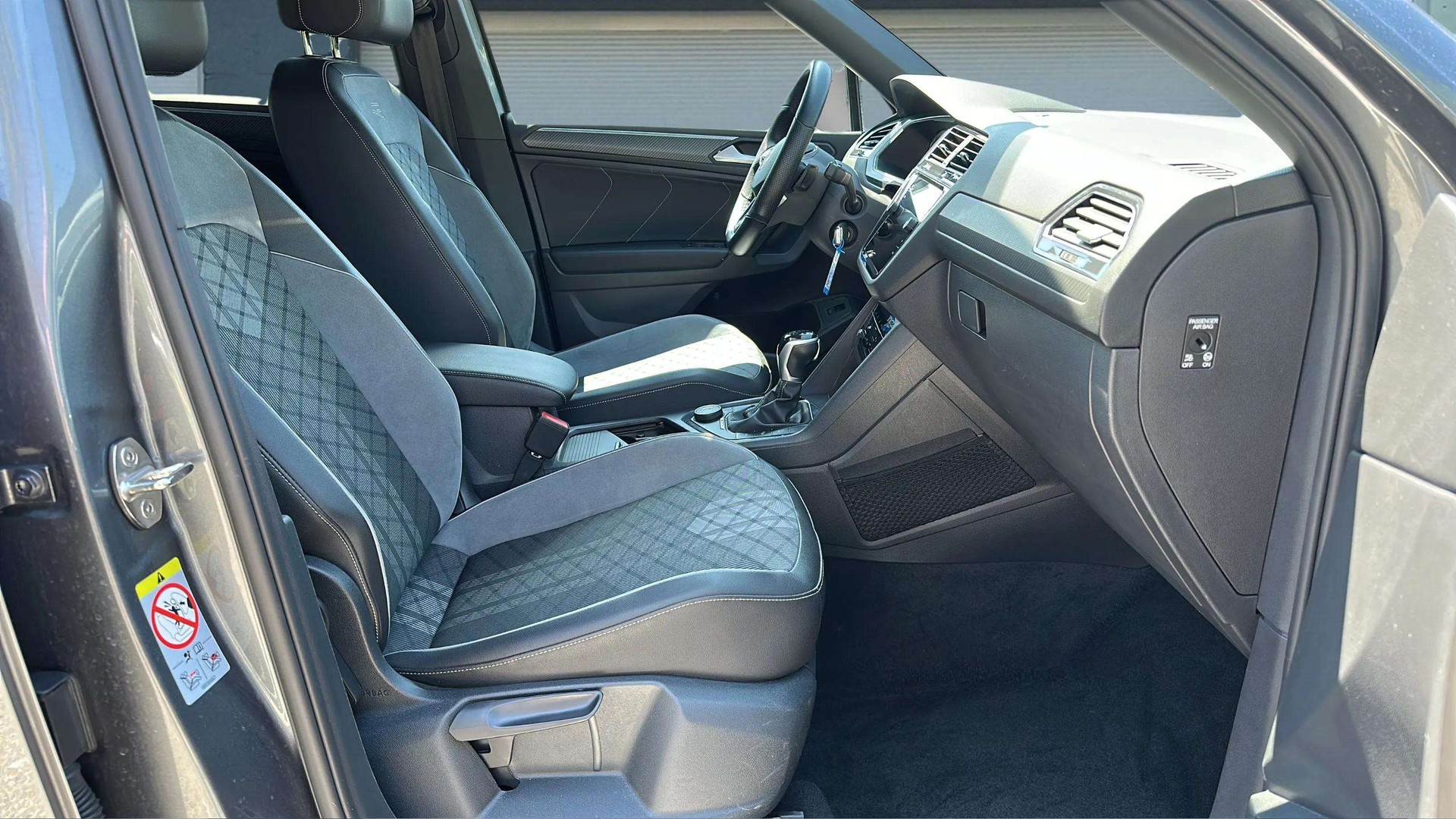 VW Tiguan Allspace 2.0 TDI SCR R-Line 4Motion DSG 7 Plätzer mit AHK & Black Style-image-11