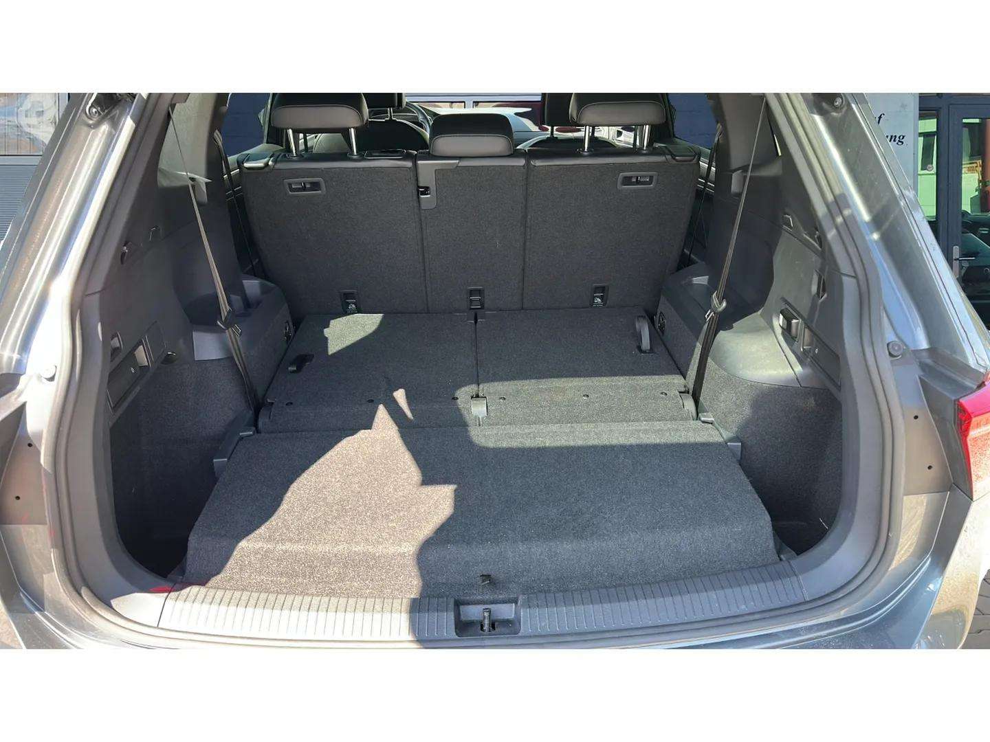 VW Tiguan Allspace 2.0 TDI SCR R-Line 4Motion DSG 7 Plätzer mit AHK & Black Style-image-15