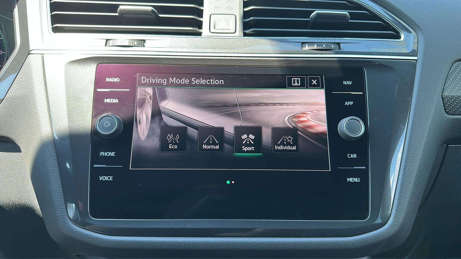 VW Tiguan Allspace 2.0 TDI SCR R-Line 4Motion DSG 7 Plätzer mit AHK & Black Style-image-21