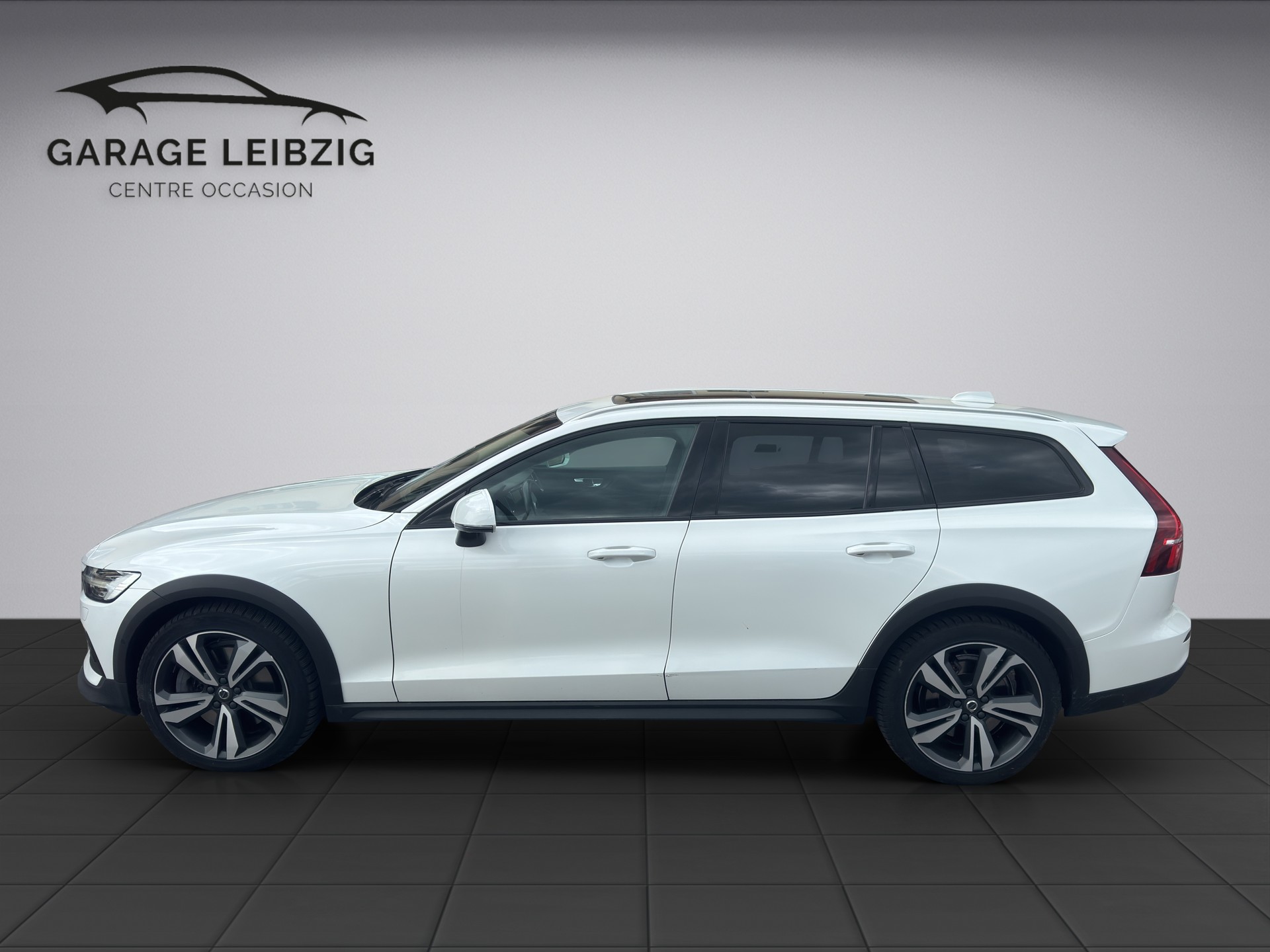 VOLVO V60 Cross Country 2.0 D4 AWD-image-1