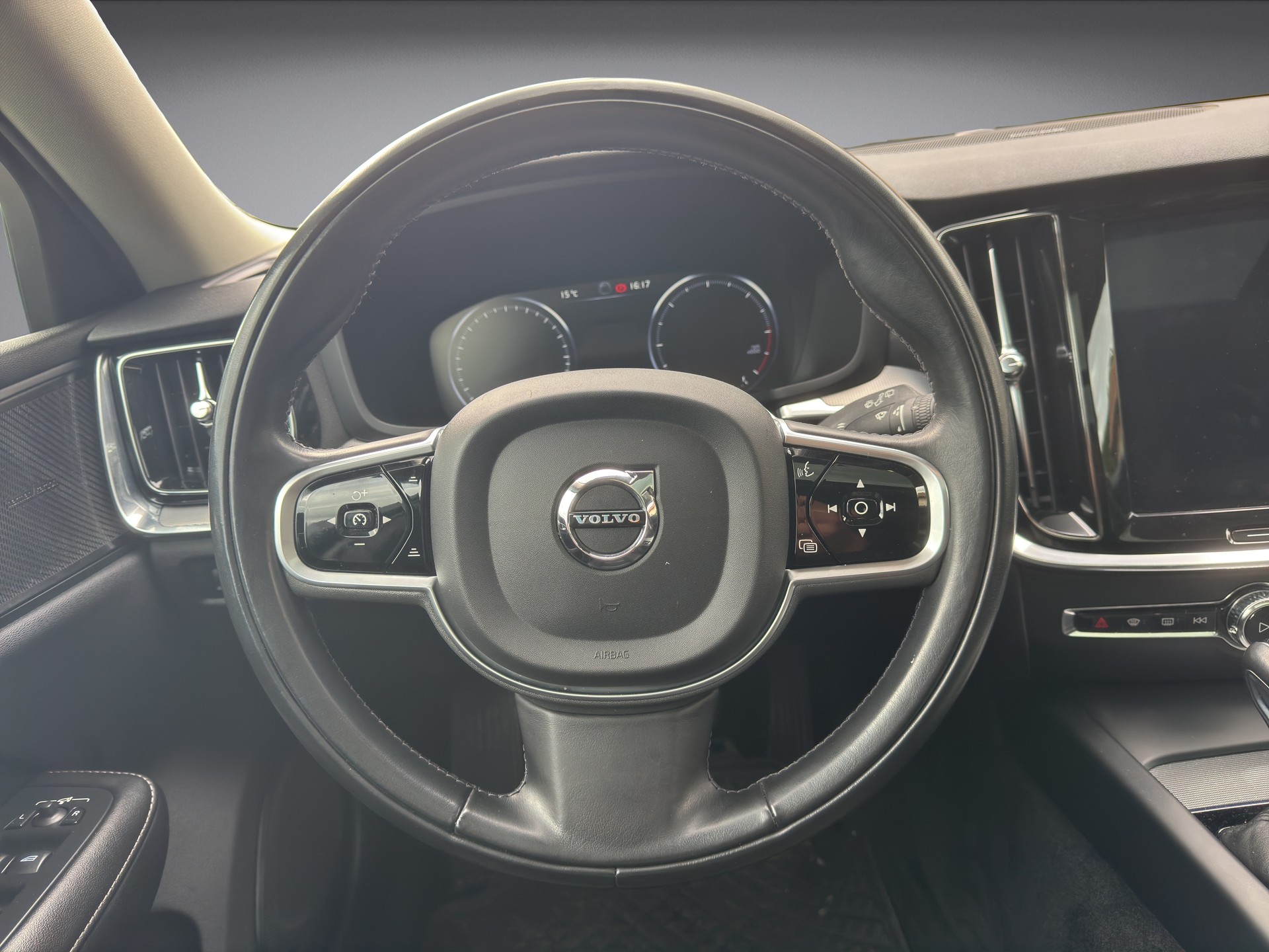 VOLVO V60 Cross Country 2.0 D4 AWD-image-9