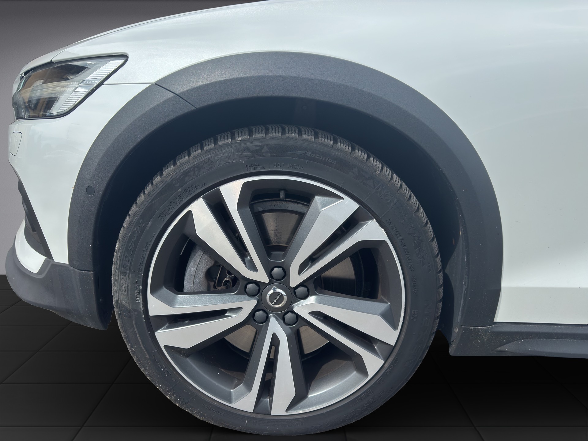 VOLVO V60 Cross Country 2.0 D4 AWD-image-4
