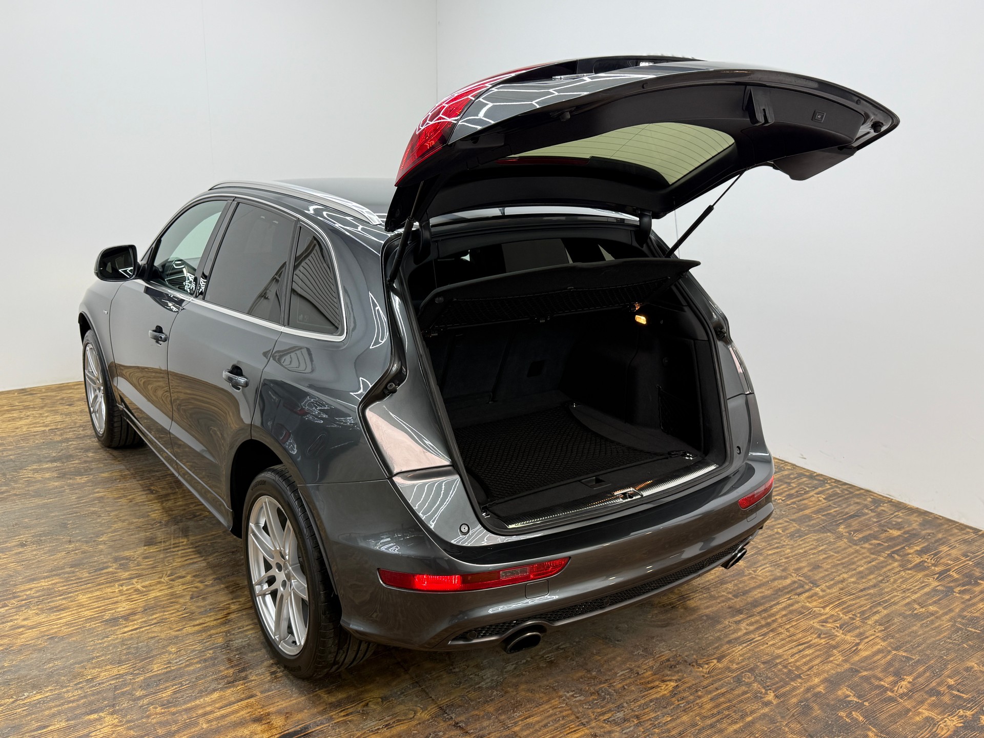 AUDI Q5 2.0 TFSI S-Line quattro tiptronic-image-23