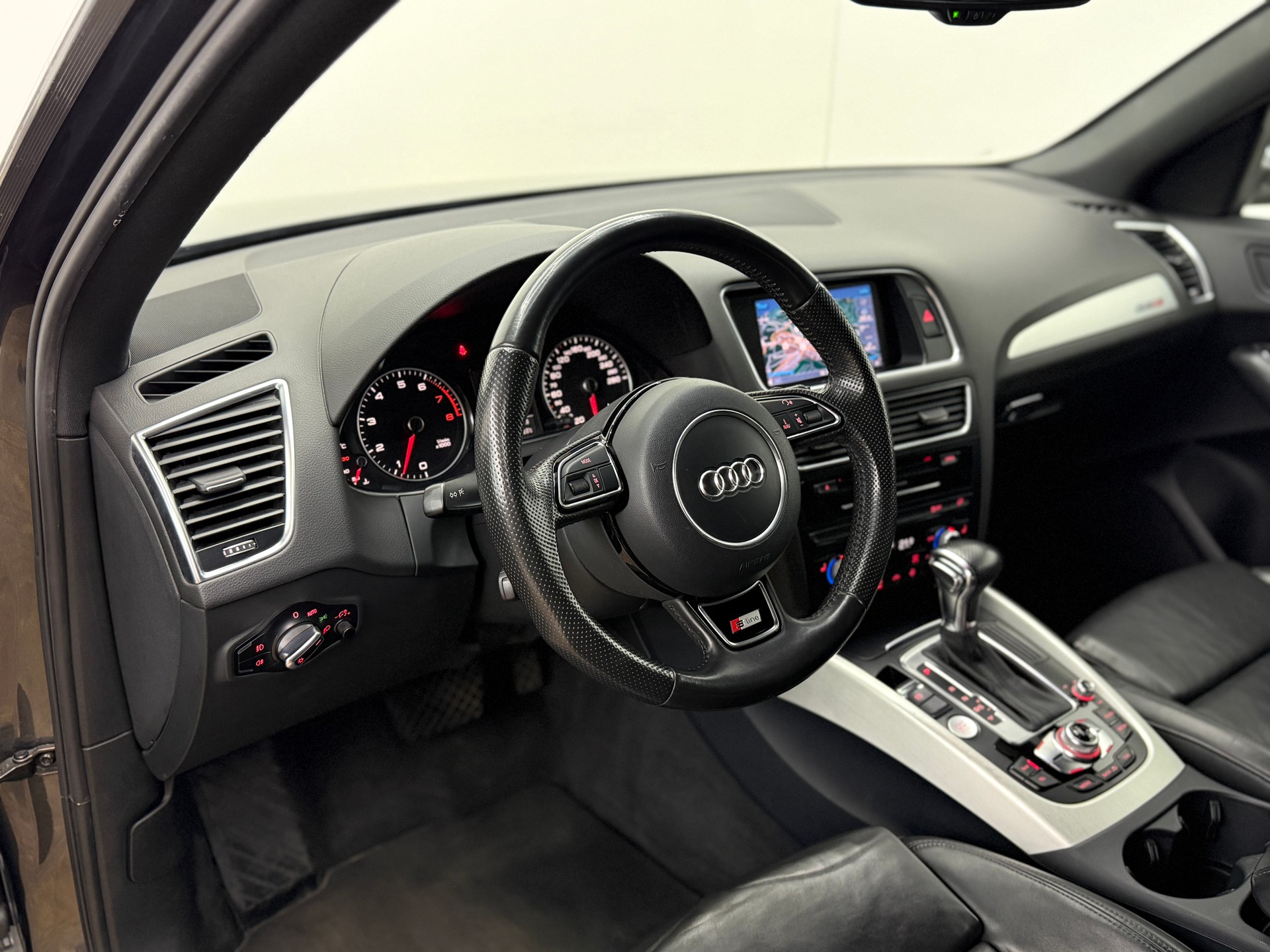 AUDI Q5 2.0 TFSI S-Line quattro tiptronic-image-26
