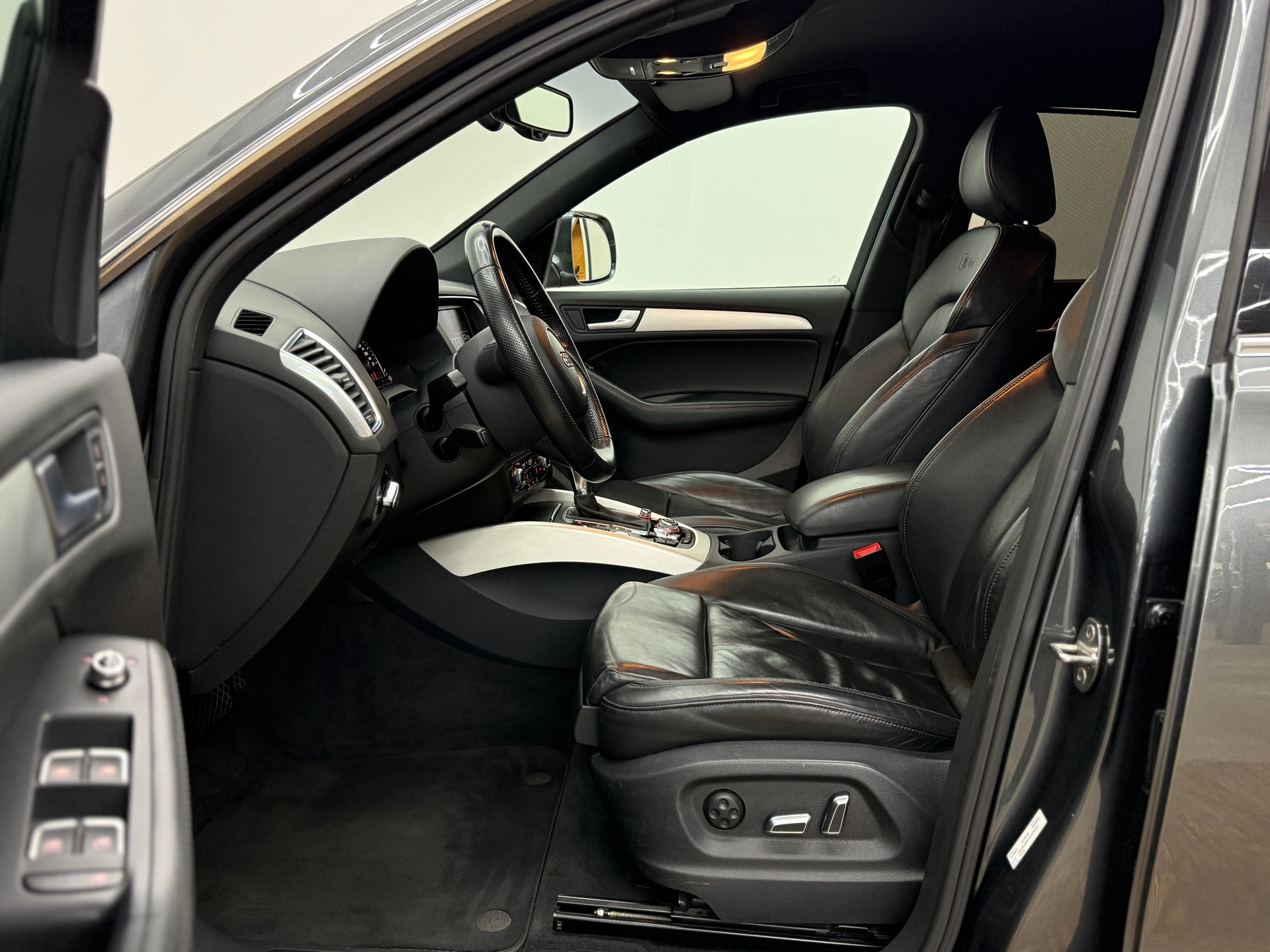 AUDI Q5 2.0 TFSI S-Line quattro tiptronic-image-18