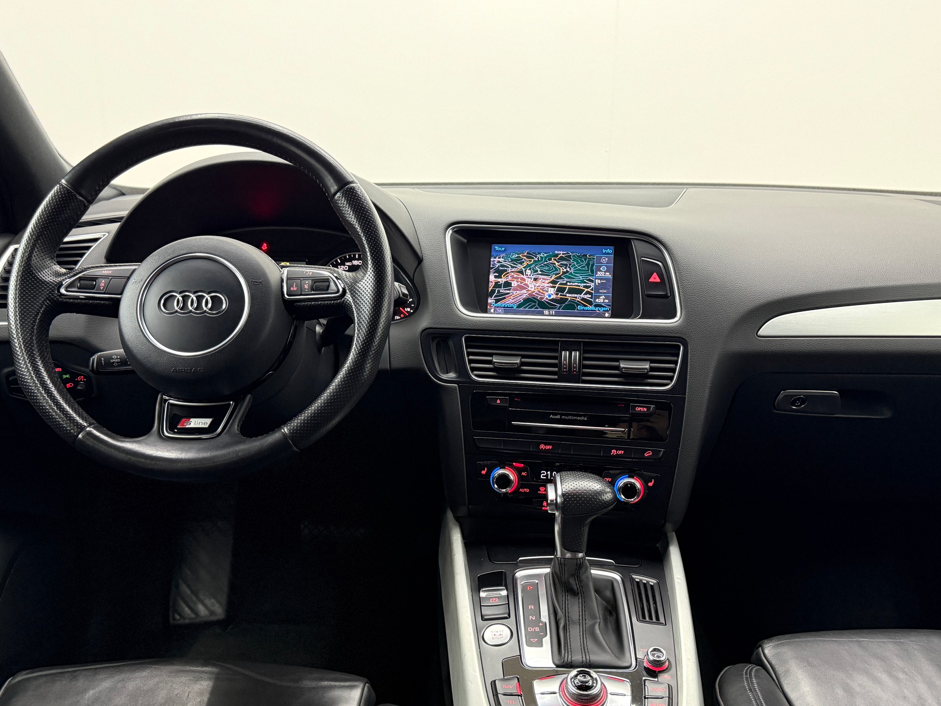 AUDI Q5 2.0 TFSI S-Line quattro tiptronic-image-24