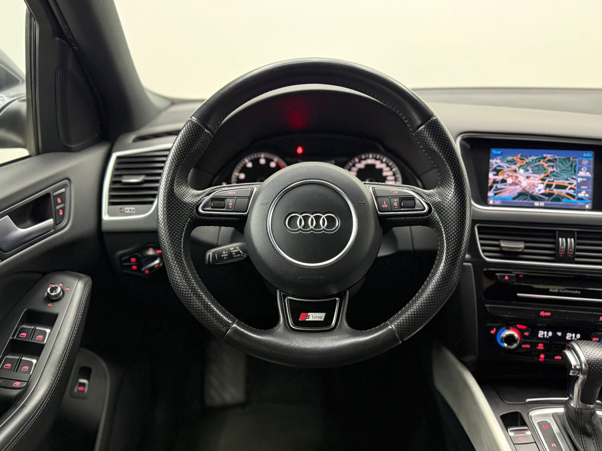 AUDI Q5 2.0 TFSI S-Line quattro tiptronic-image-25
