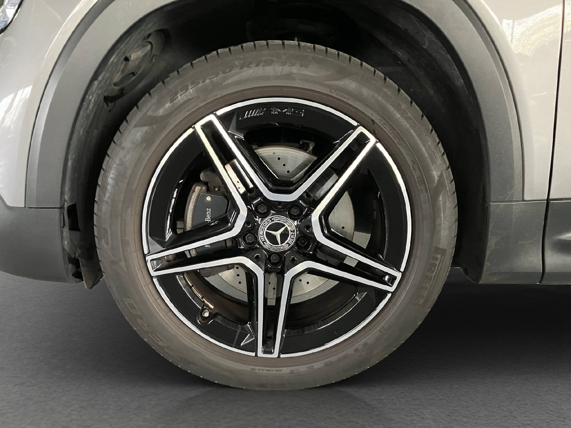 MERCEDES-BENZ GLB 200 AMG Line-image-5