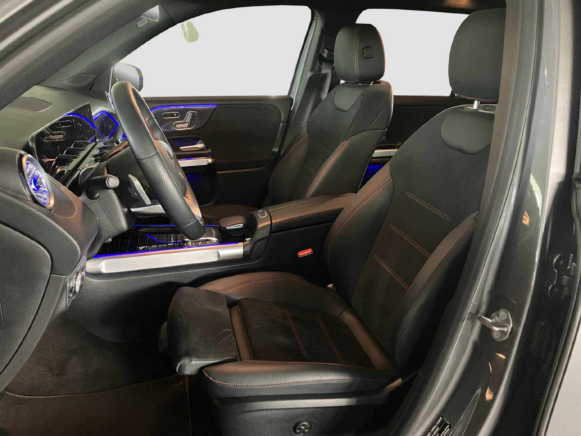 MERCEDES-BENZ GLB 200 AMG Line-image-6