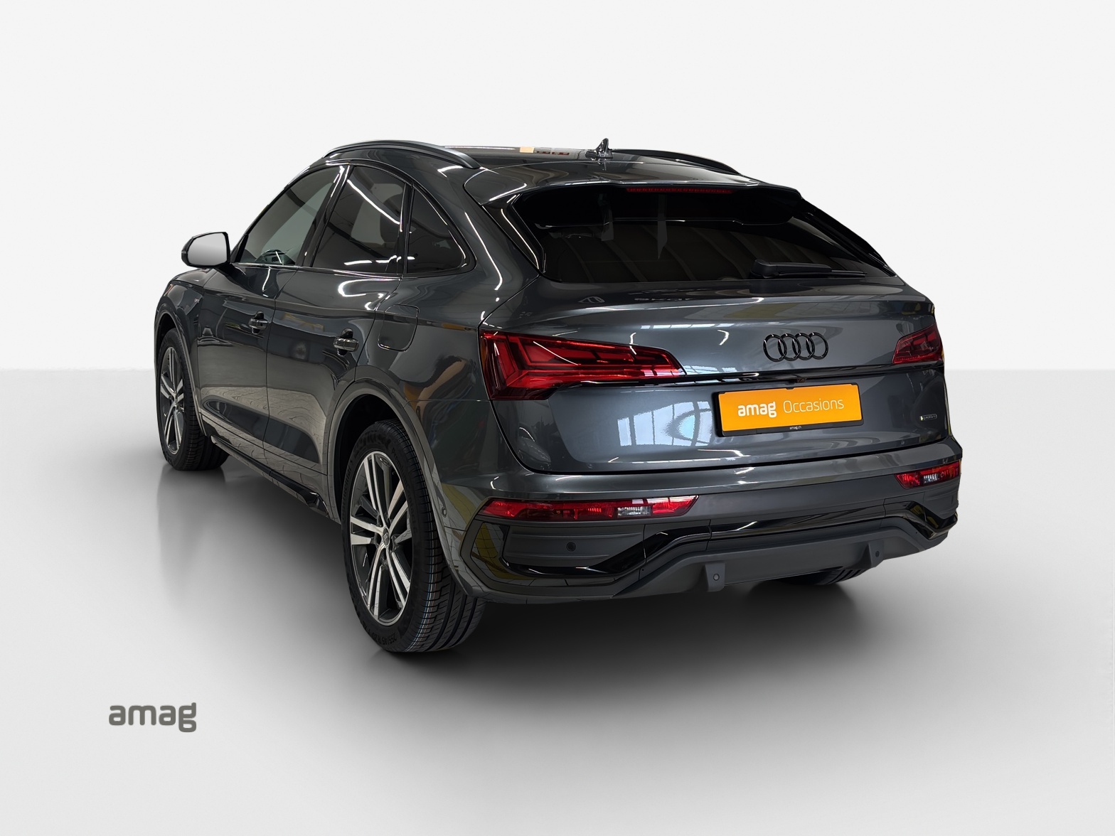 AUDI Q5 Sportback 50 TFSI e PHEV Black Edition quattro S-tronic-image-2