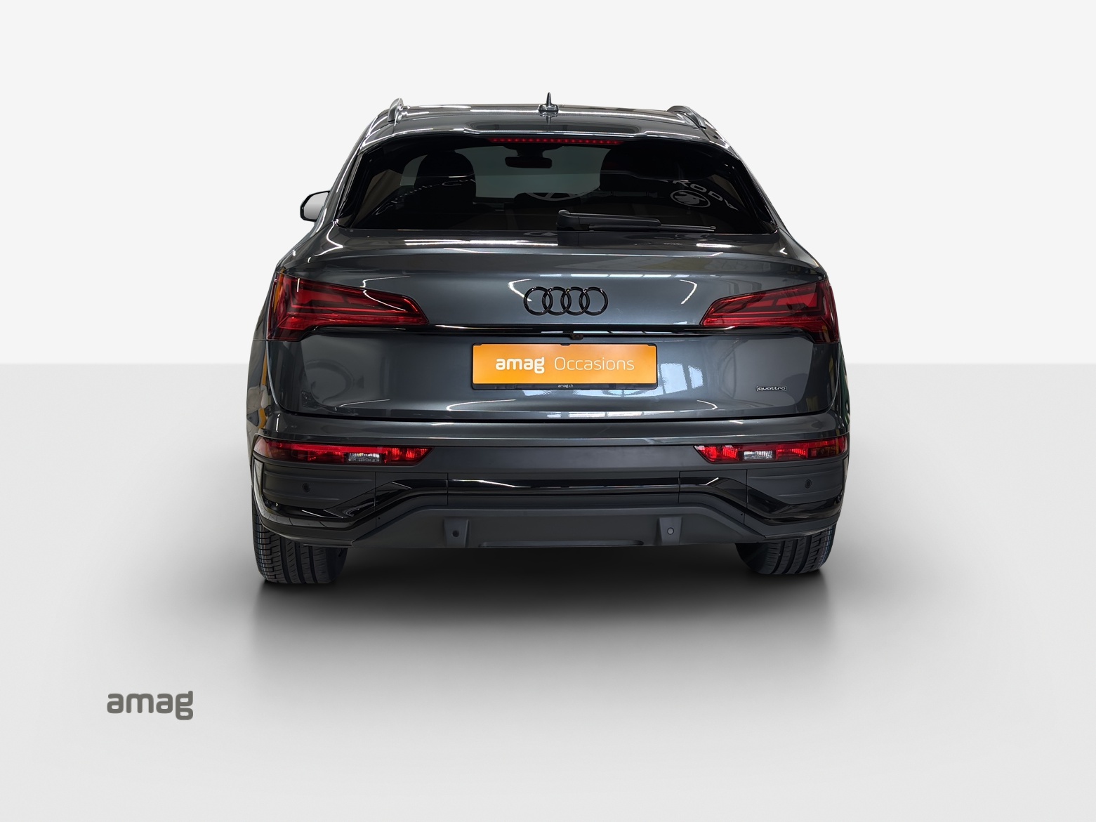 AUDI Q5 Sportback 50 TFSI e PHEV Black Edition quattro S-tronic-image-3