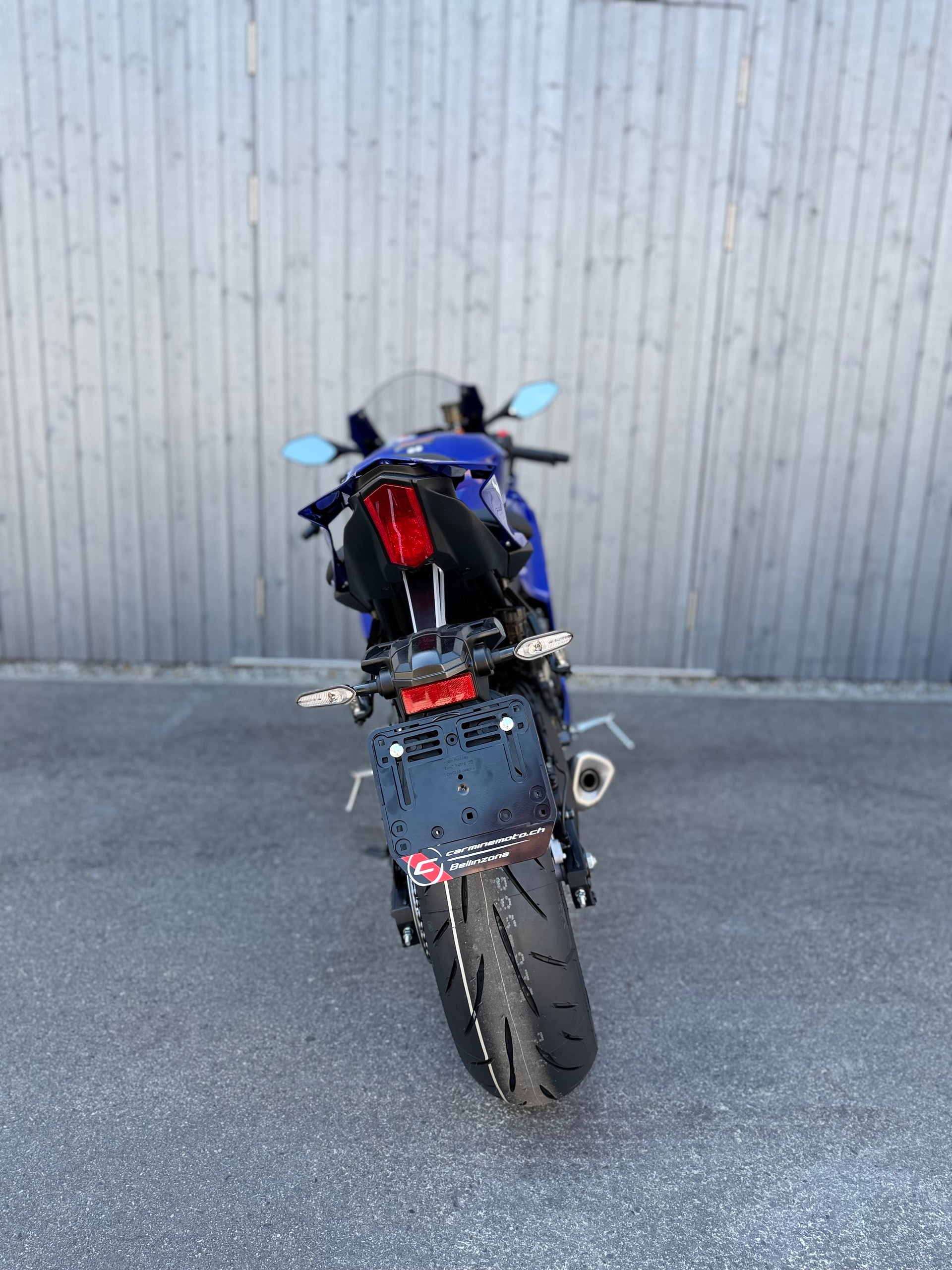 YAMAHA R7-showroom-element-2