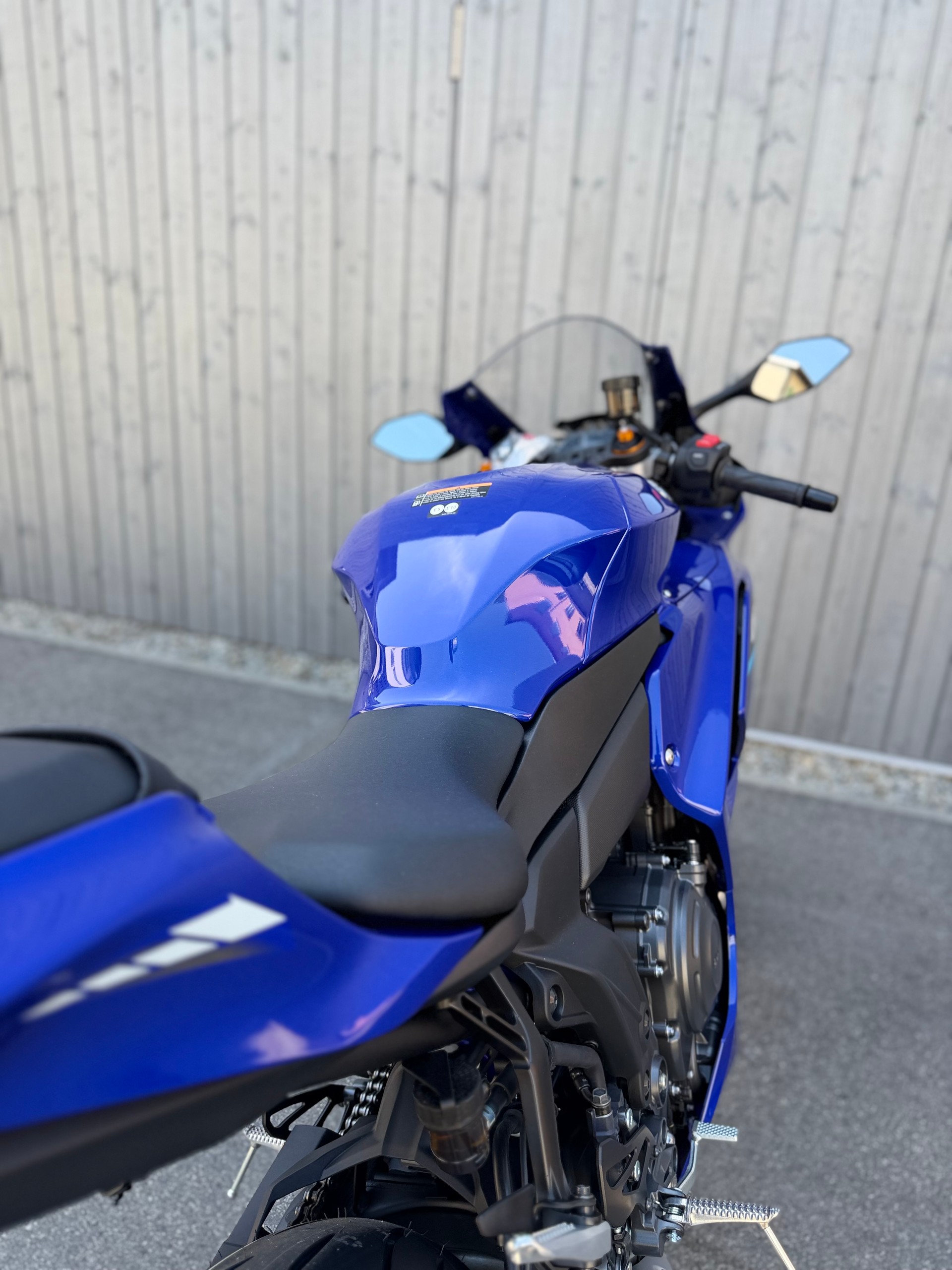 YAMAHA R7-image-4