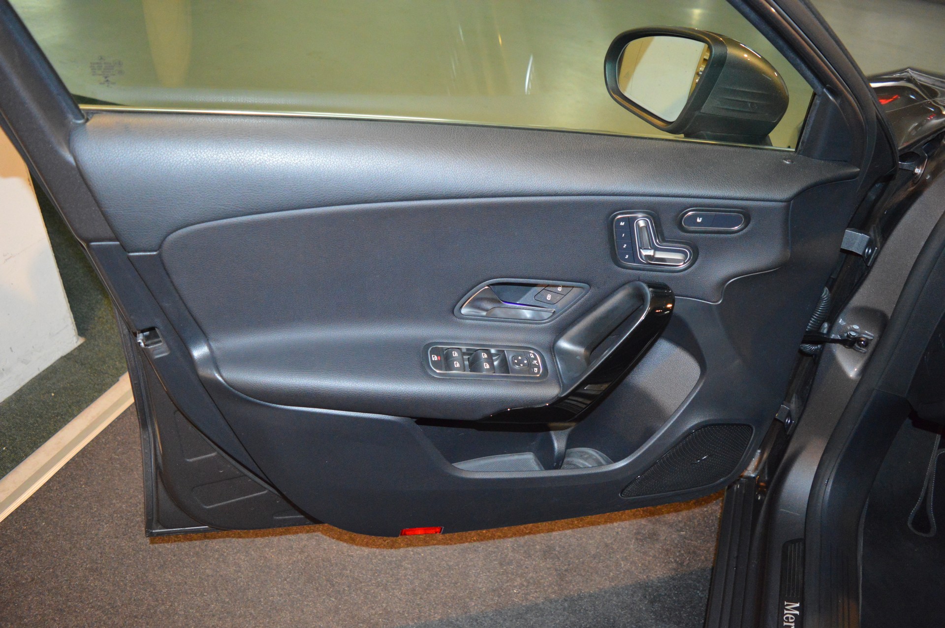 MERCEDES-BENZ A 200 Style 7G-DCT-image-14
