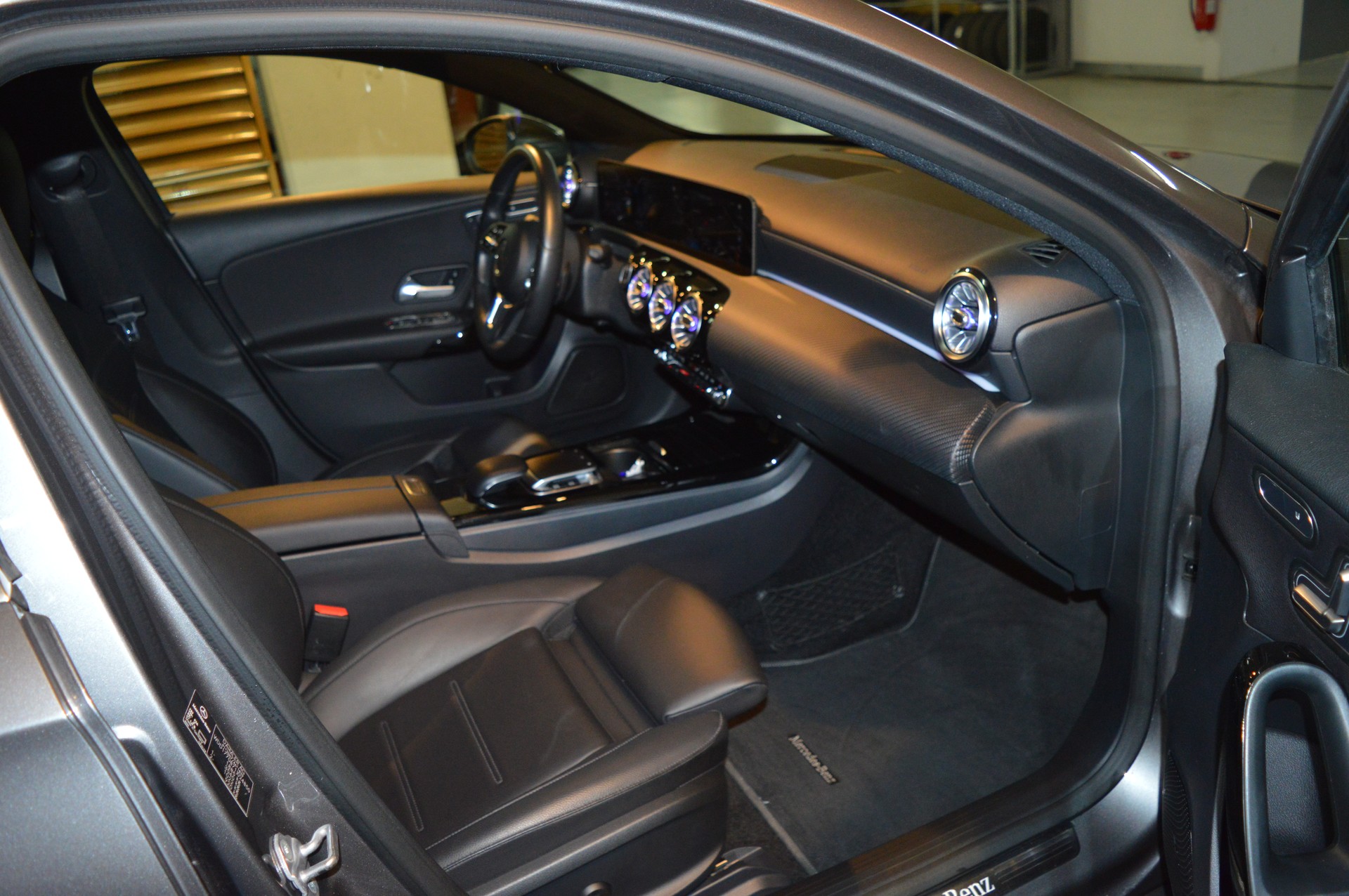 MERCEDES-BENZ A 200 Style 7G-DCT-image-19
