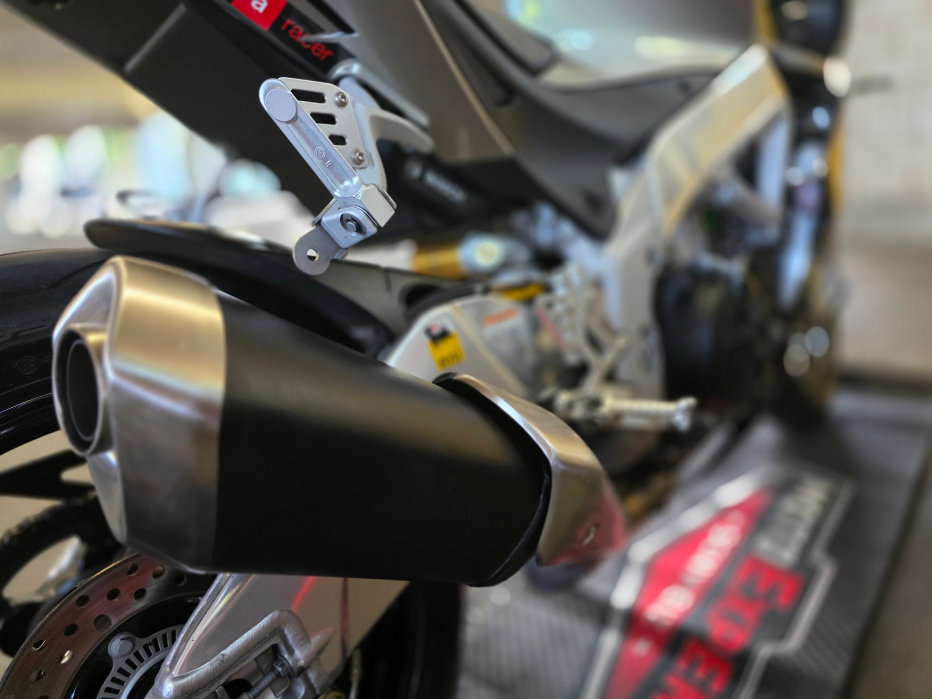 APRILIA Tuono V4 1100 R-image-6