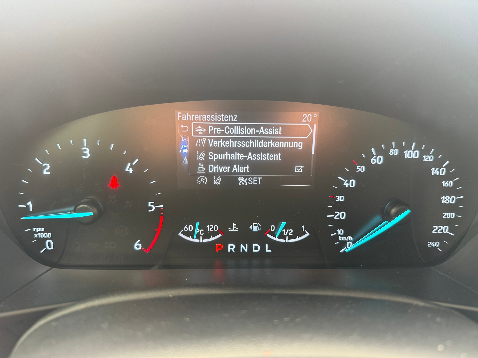 FORD Focus 1.5 TDCi Trend Automatic-image-8