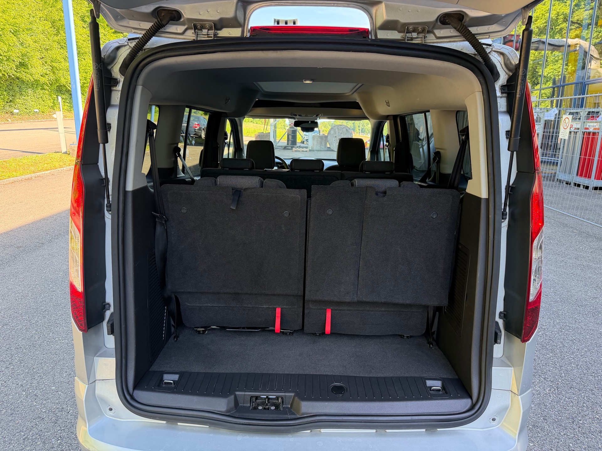 FORD Grand Tourneo Connect 1.5 TDCi Titanium Powershift-image-11