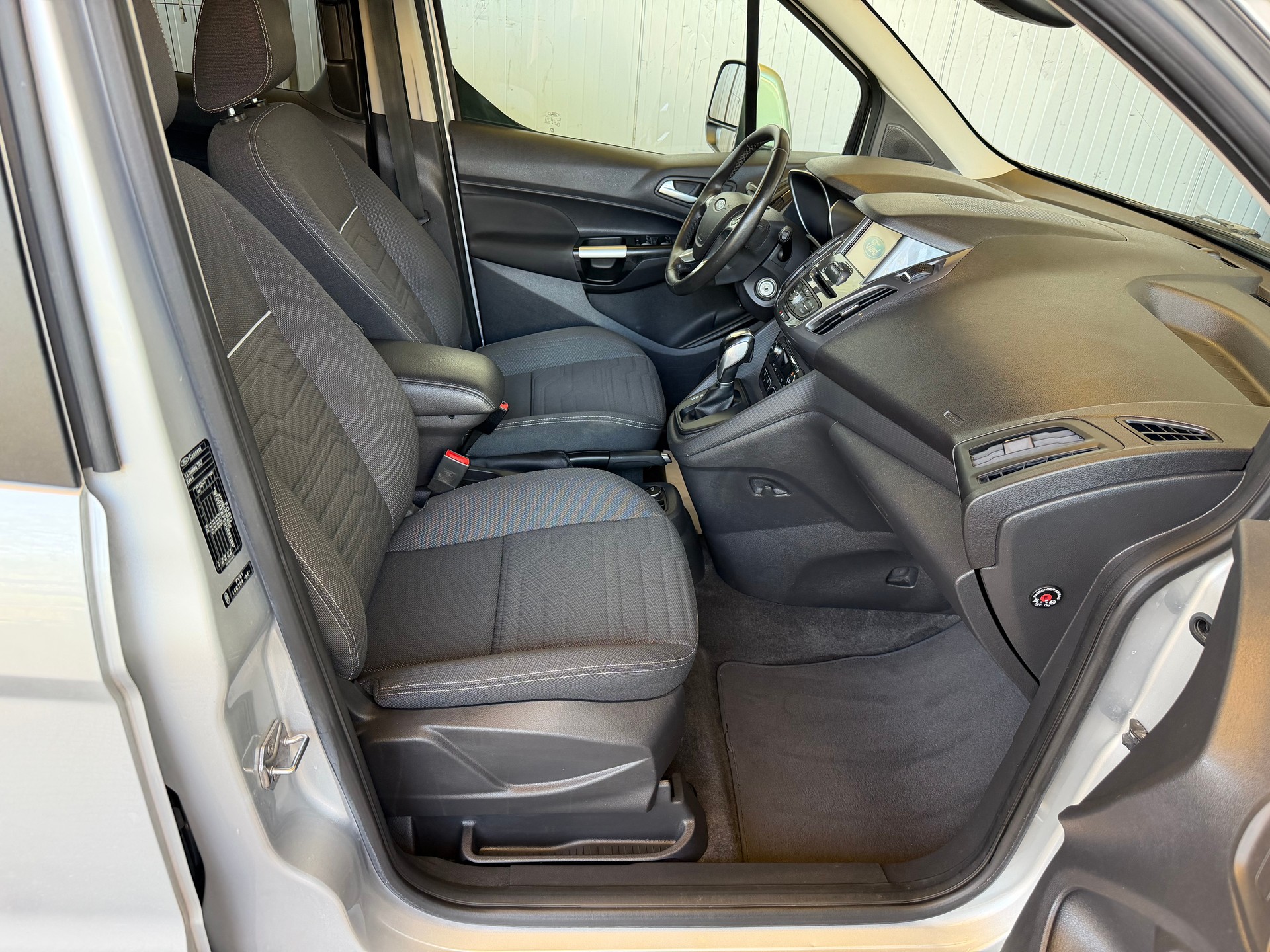 FORD Grand Tourneo Connect 1.5 TDCi Titanium Powershift-image-9
