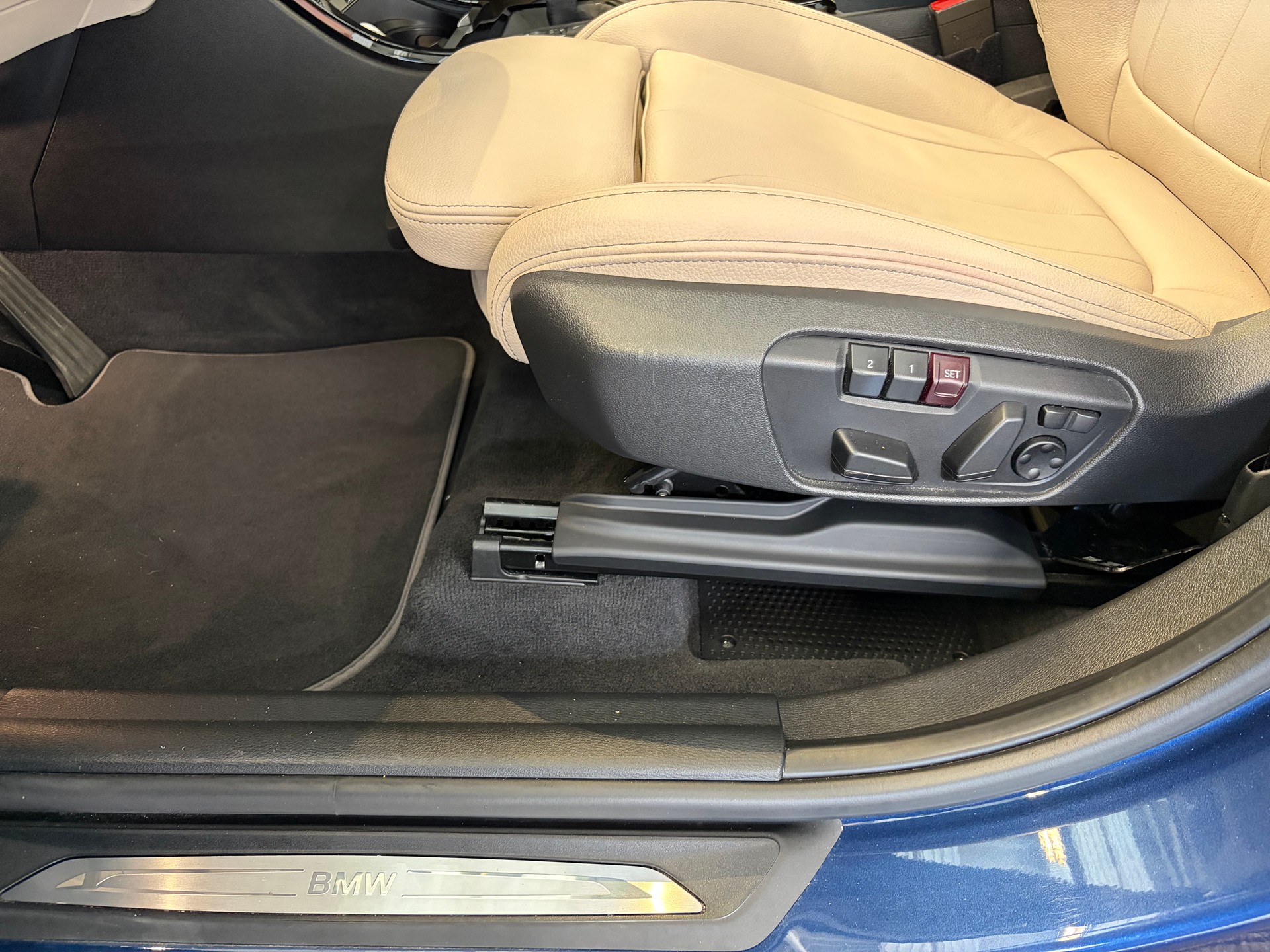 BMW X1 xDrive 20d xLine | CH | Gratis Service | Navi Plus | LED | PANORAMA | Leder Oyster | TOP AUSSTATTUNG | AHK |-image-20