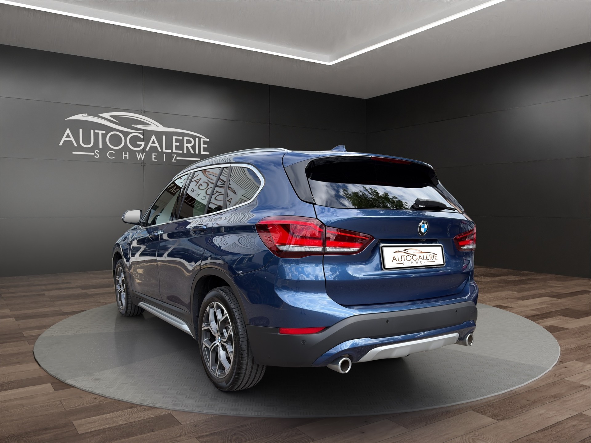 BMW X1 xDrive 20d xLine | CH | Gratis Service | Navi Plus | LED | PANORAMA | Leder Oyster | TOP AUSSTATTUNG | AHK |-showroom-element-3