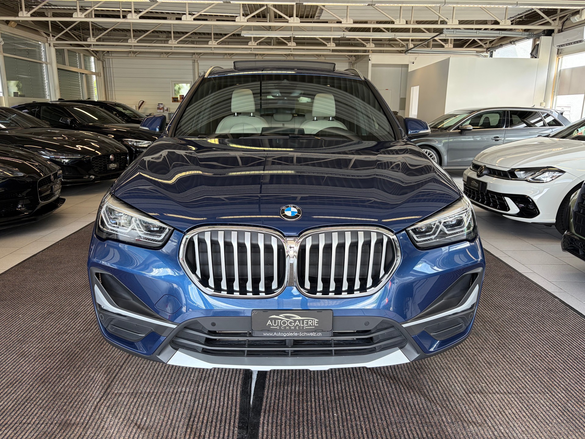 BMW X1 xDrive 20d xLine | CH | Gratis Service | Navi Plus | LED | PANORAMA | Leder Oyster | TOP AUSSTATTUNG | AHK |-image-34
