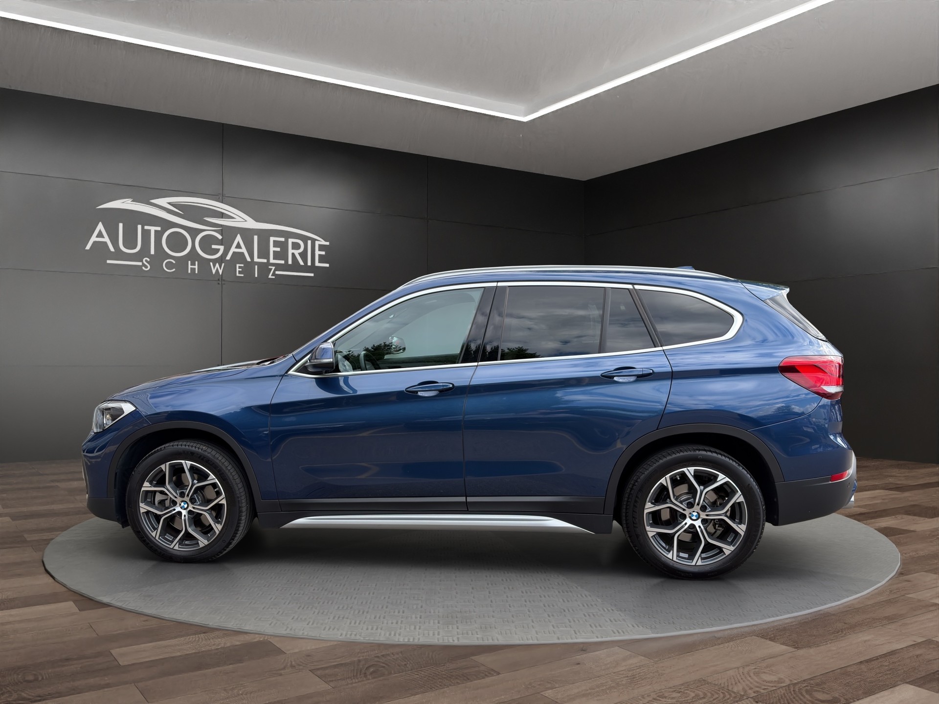 BMW X1 xDrive 20d xLine | CH | Gratis Service | Navi Plus | LED | PANORAMA | Leder Oyster | TOP AUSSTATTUNG | AHK |-showroom-element-2