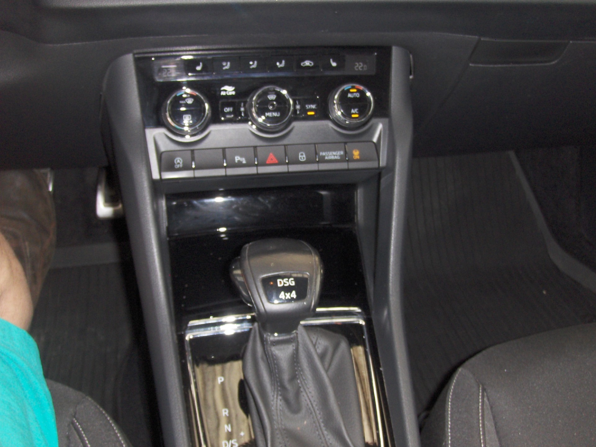 SKODA Karoq 2.0 TDI CR Ambition 4x4 DSG-image-9