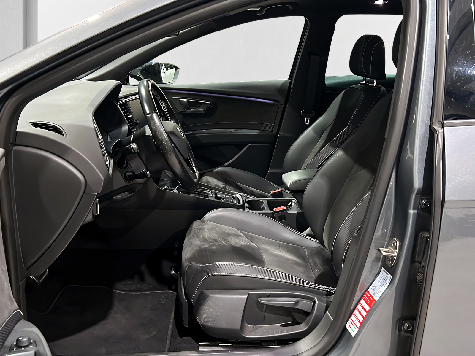 SEAT Leon 2.0 TSI Cupra 300 DSG ST-Line**Panodach,Tempomat ACC,Rückfahrtkam,Frisch ab MFK**-image-7